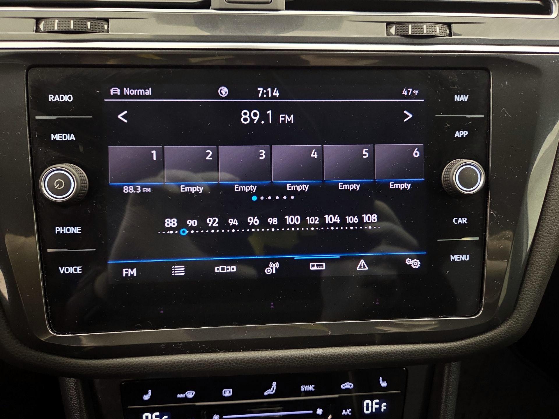 Thumbnail: 2023 Volkswagen Tiguan - 16