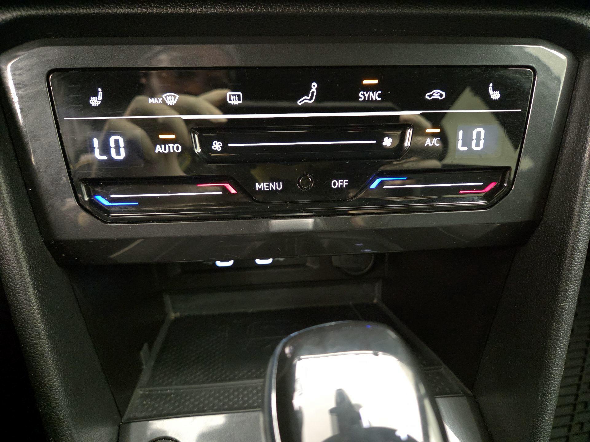 Thumbnail: 2023 Volkswagen Tiguan - 17