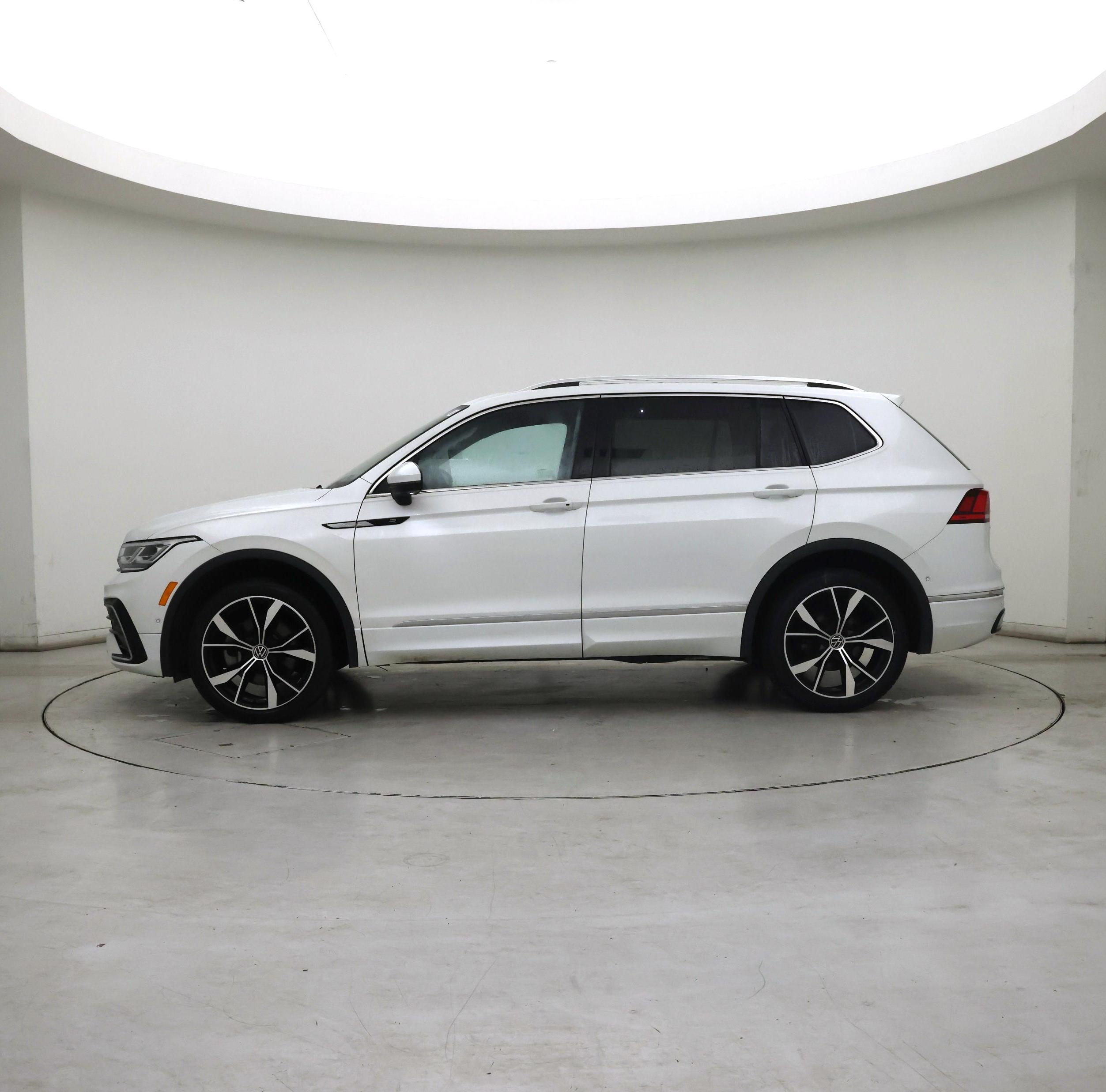 Thumbnail: 2023 Volkswagen Tiguan - 3