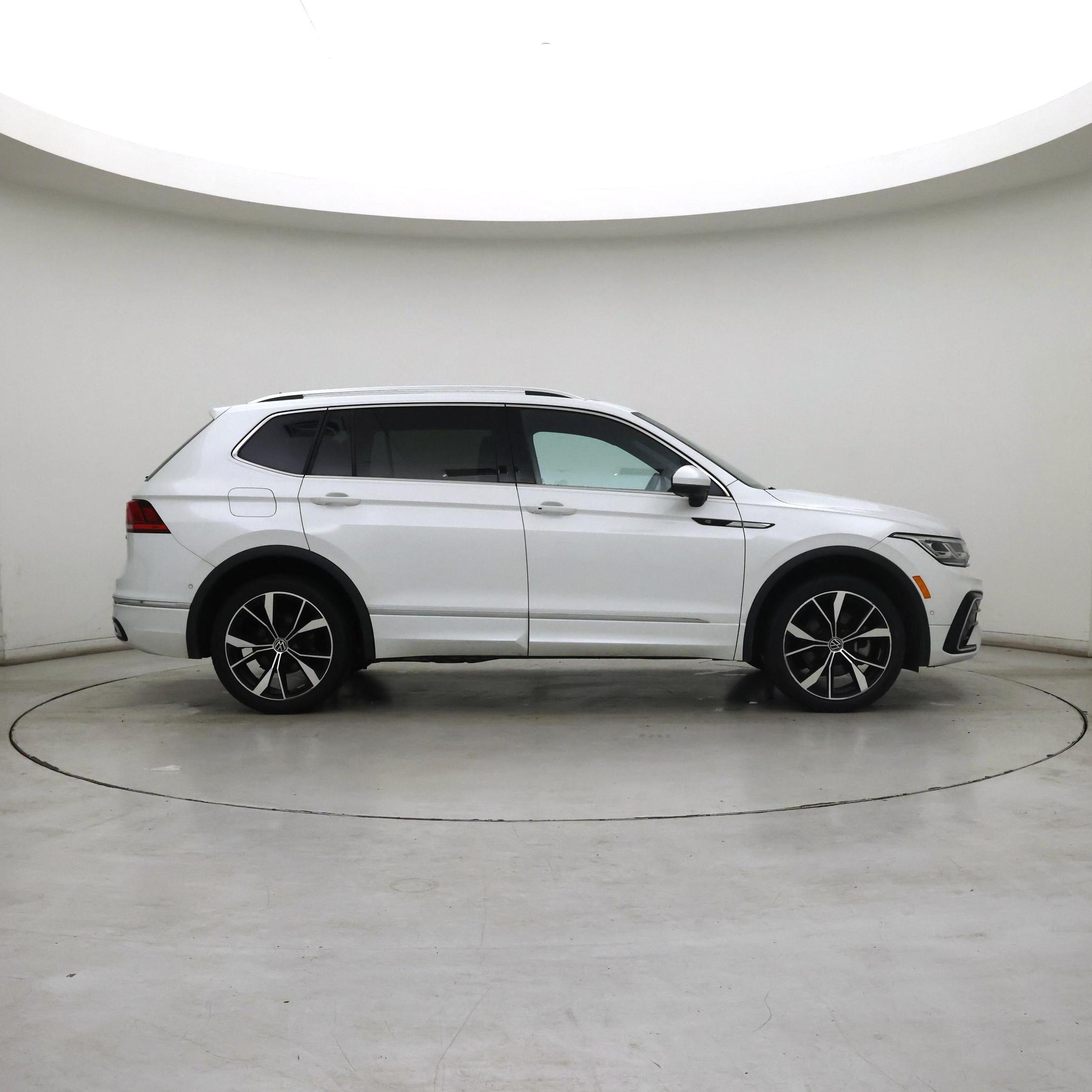 Thumbnail: 2023 Volkswagen Tiguan - 7