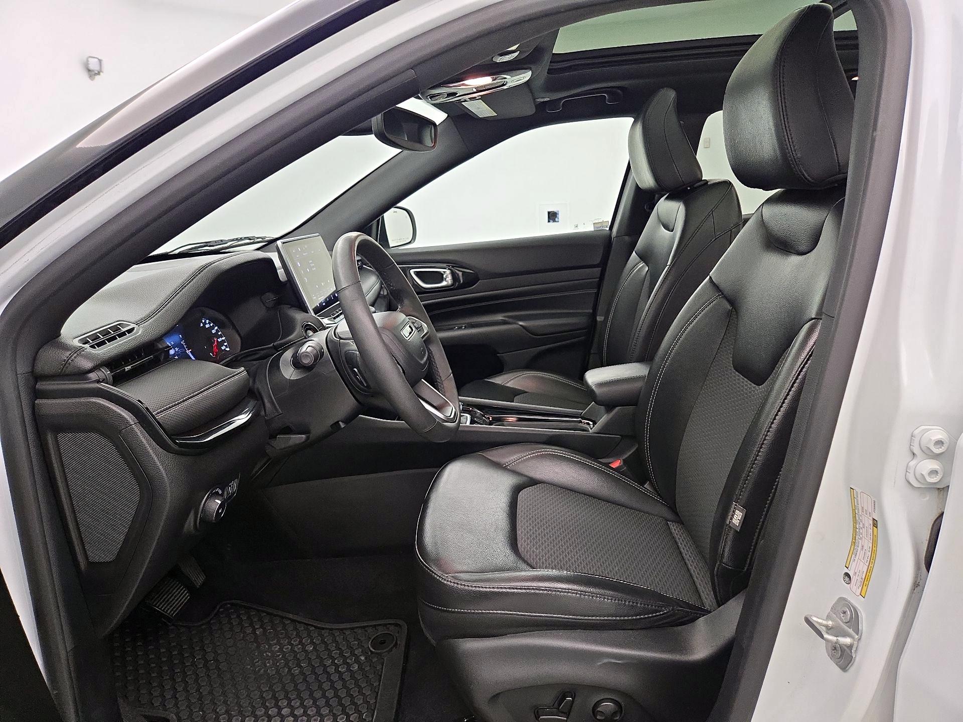 Thumbnail: 2023 Jeep Compass - 11