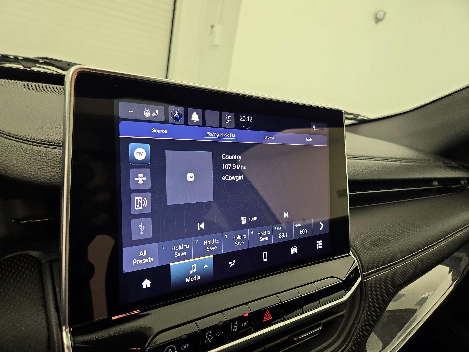 Thumbnail: 2023 Jeep Compass - 15