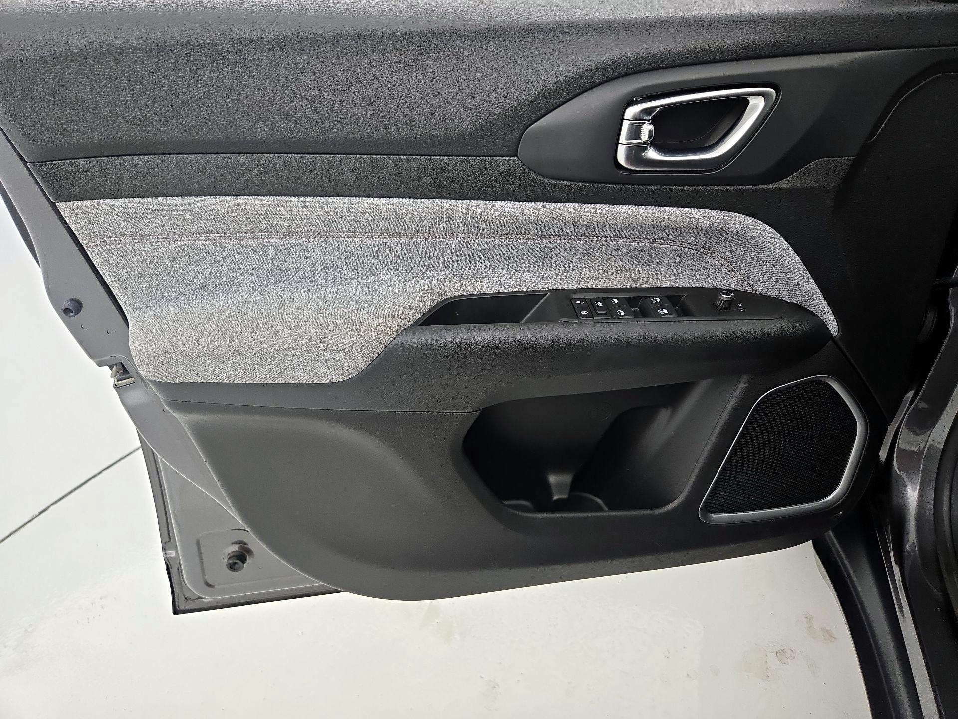 Thumbnail: 2022 Jeep Compass - 12