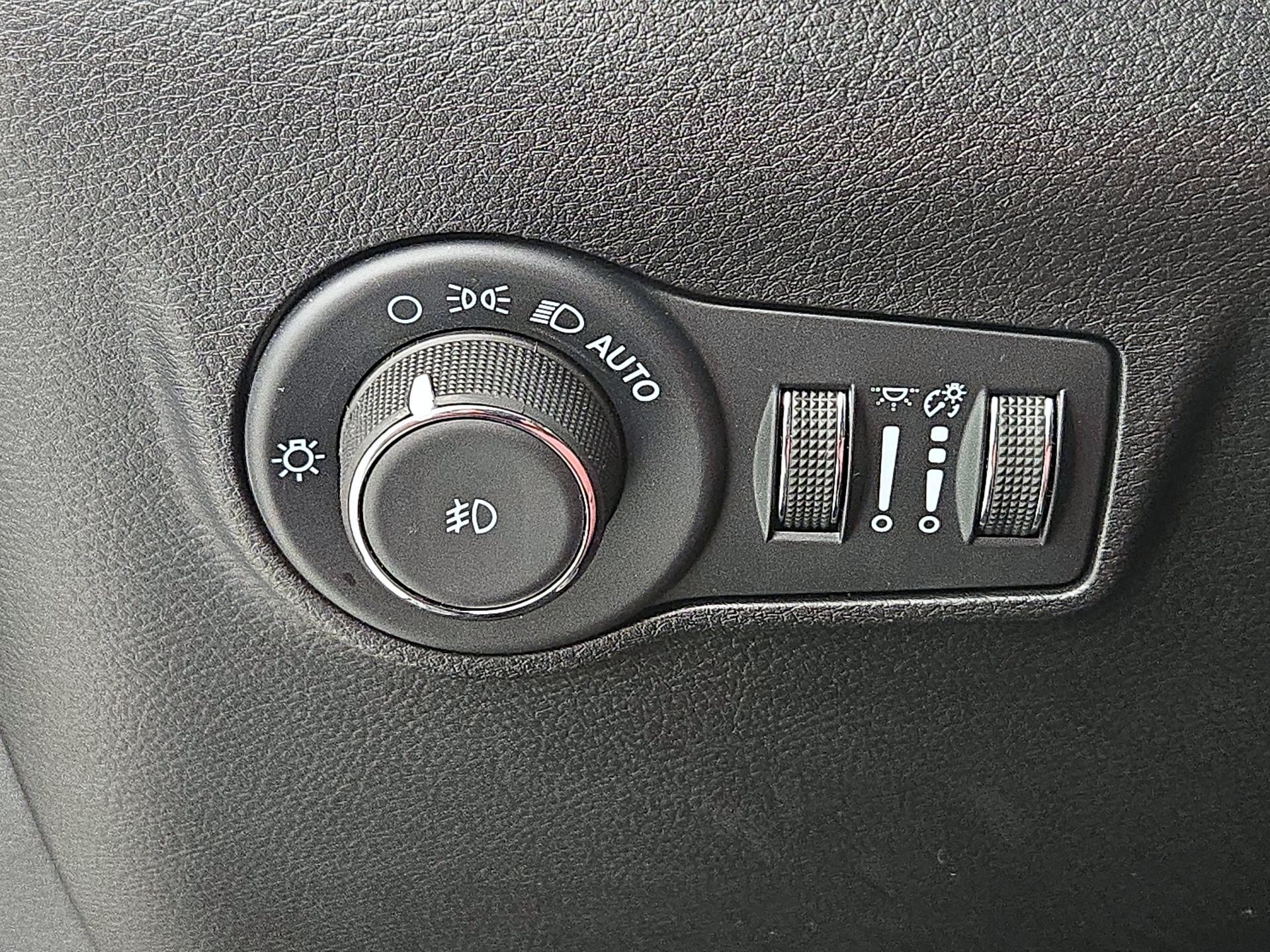 Thumbnail: 2022 Jeep Compass - 13