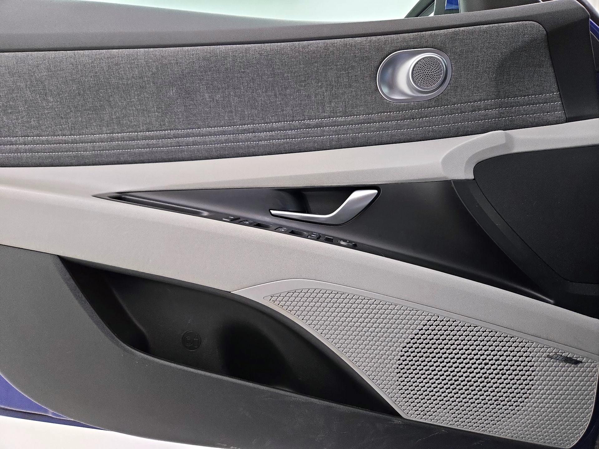 Thumbnail: 2023 Hyundai Elantra - 12