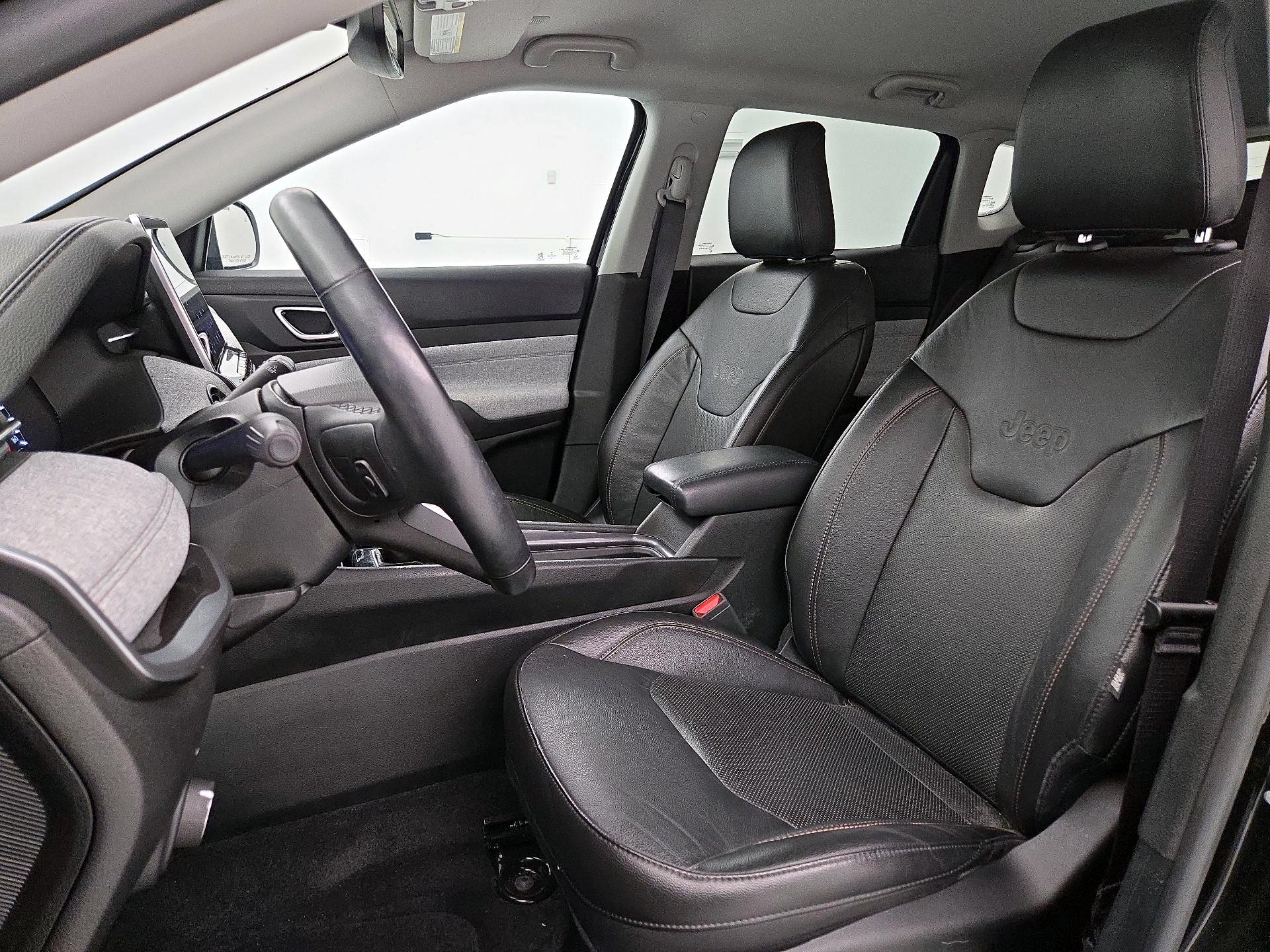 Thumbnail: 2022 Jeep Compass - 11