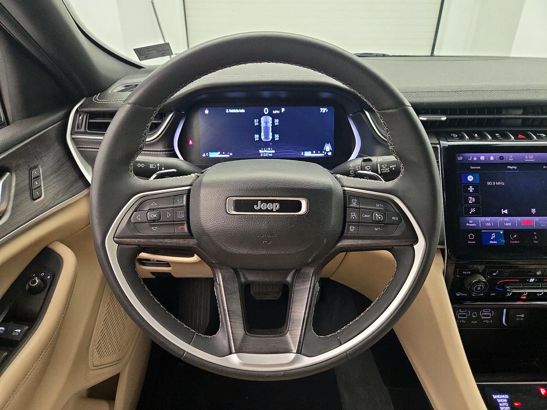 Thumbnail: 2023 Jeep Grand Cherokee - 10