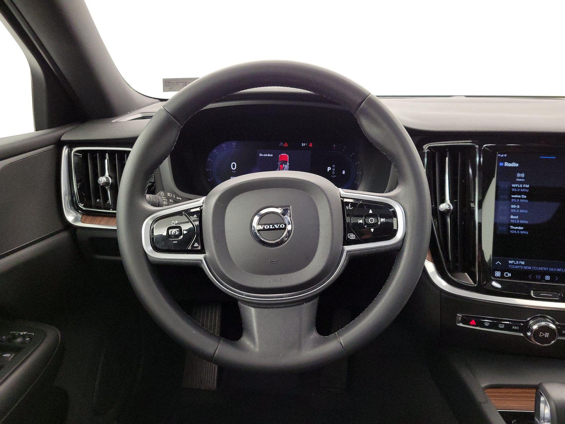 Thumbnail: 2023 Volvo S60 - 10