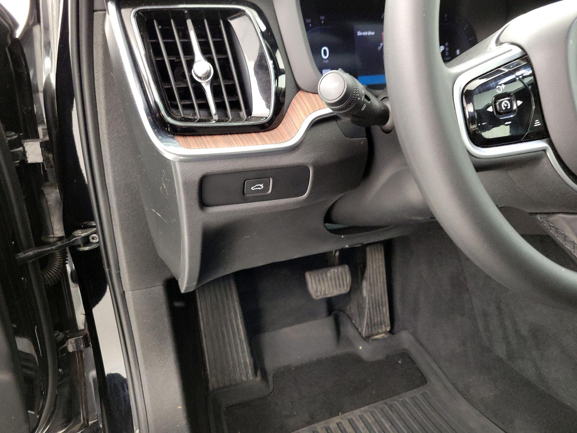 Thumbnail: 2023 Volvo S60 - 13