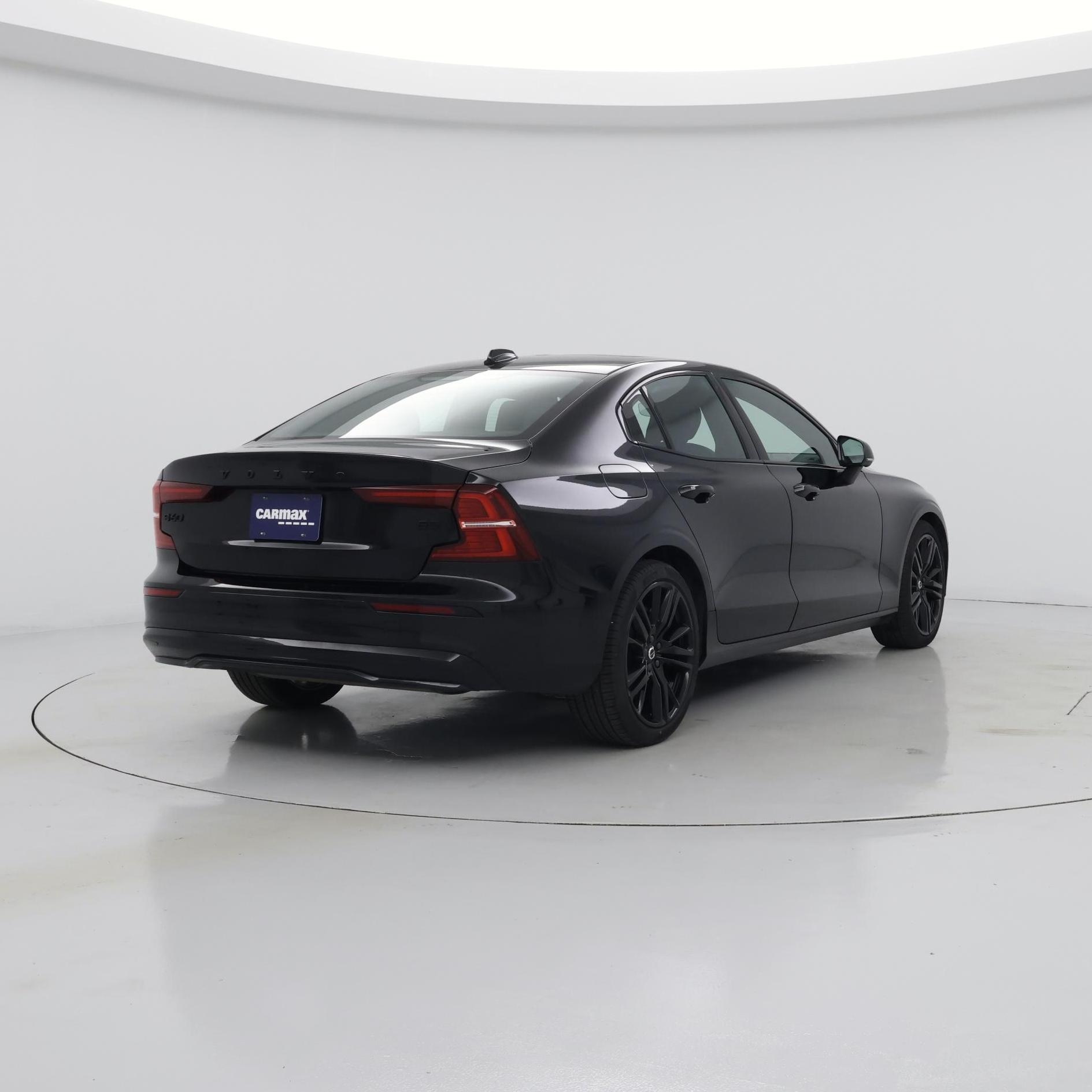 Thumbnail: 2023 Volvo S60 - 8
