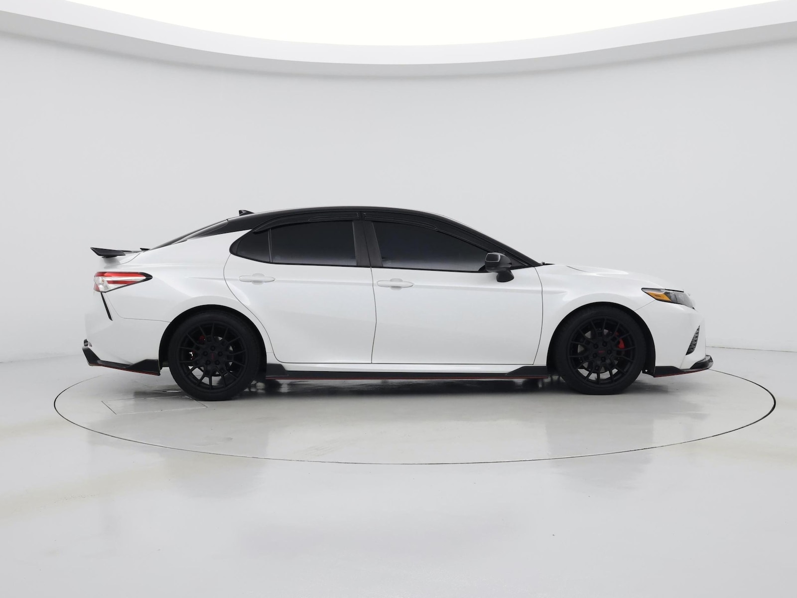 2020 Toyota Camry XSE - Photo 8