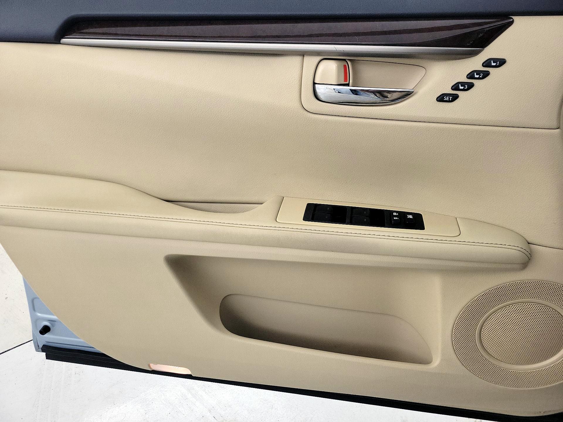 Thumbnail: 2014 Lexus ES - 12