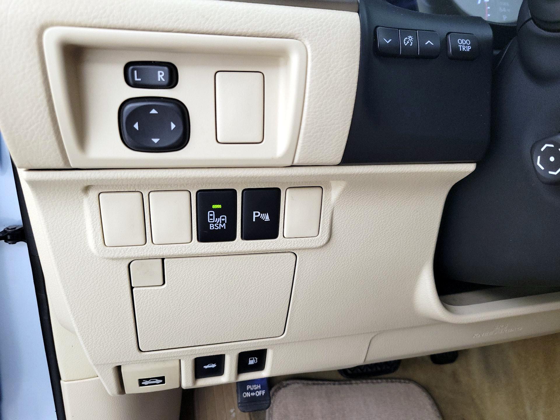 Thumbnail: 2014 Lexus ES - 13