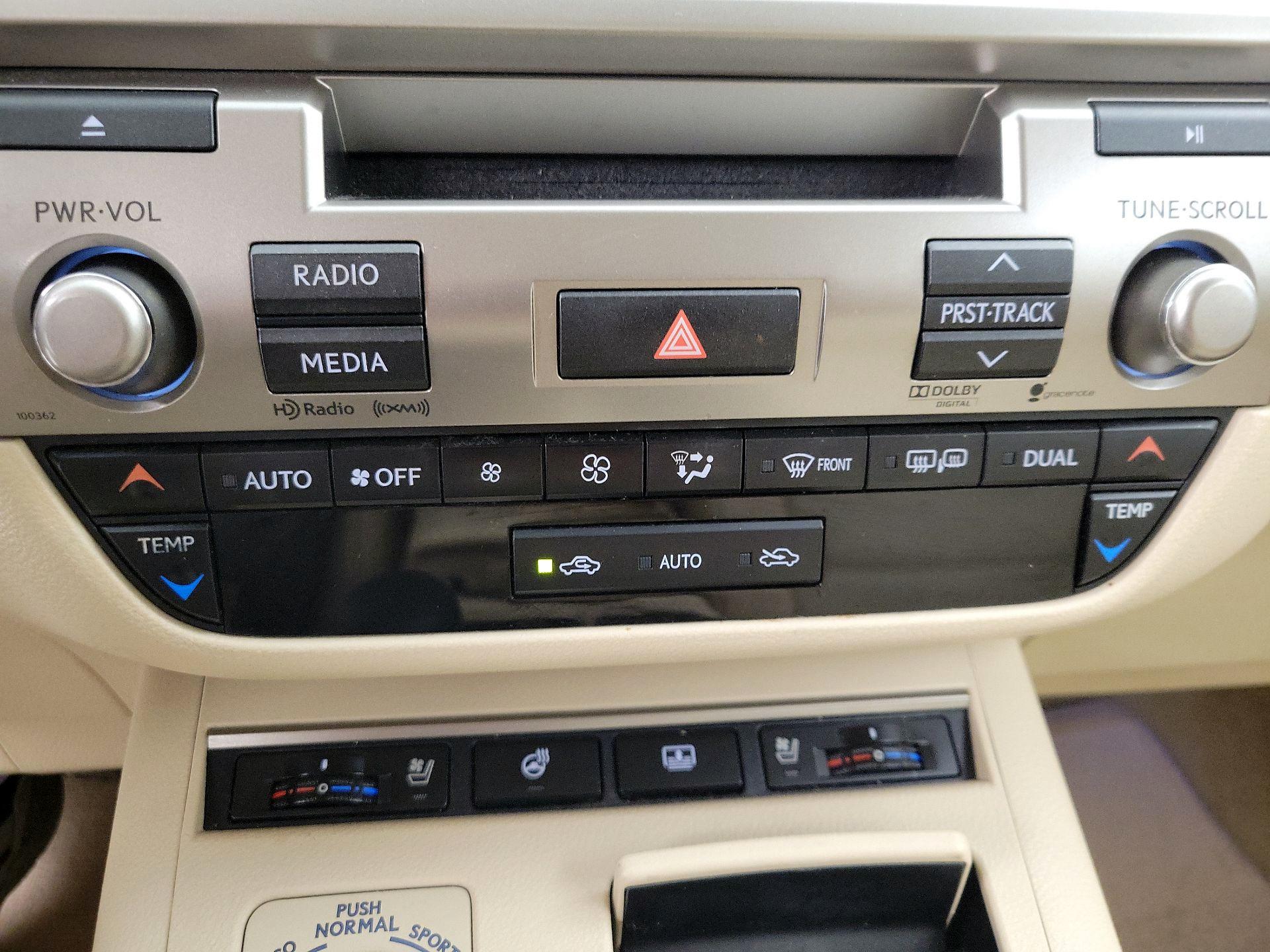 Thumbnail: 2014 Lexus ES - 17