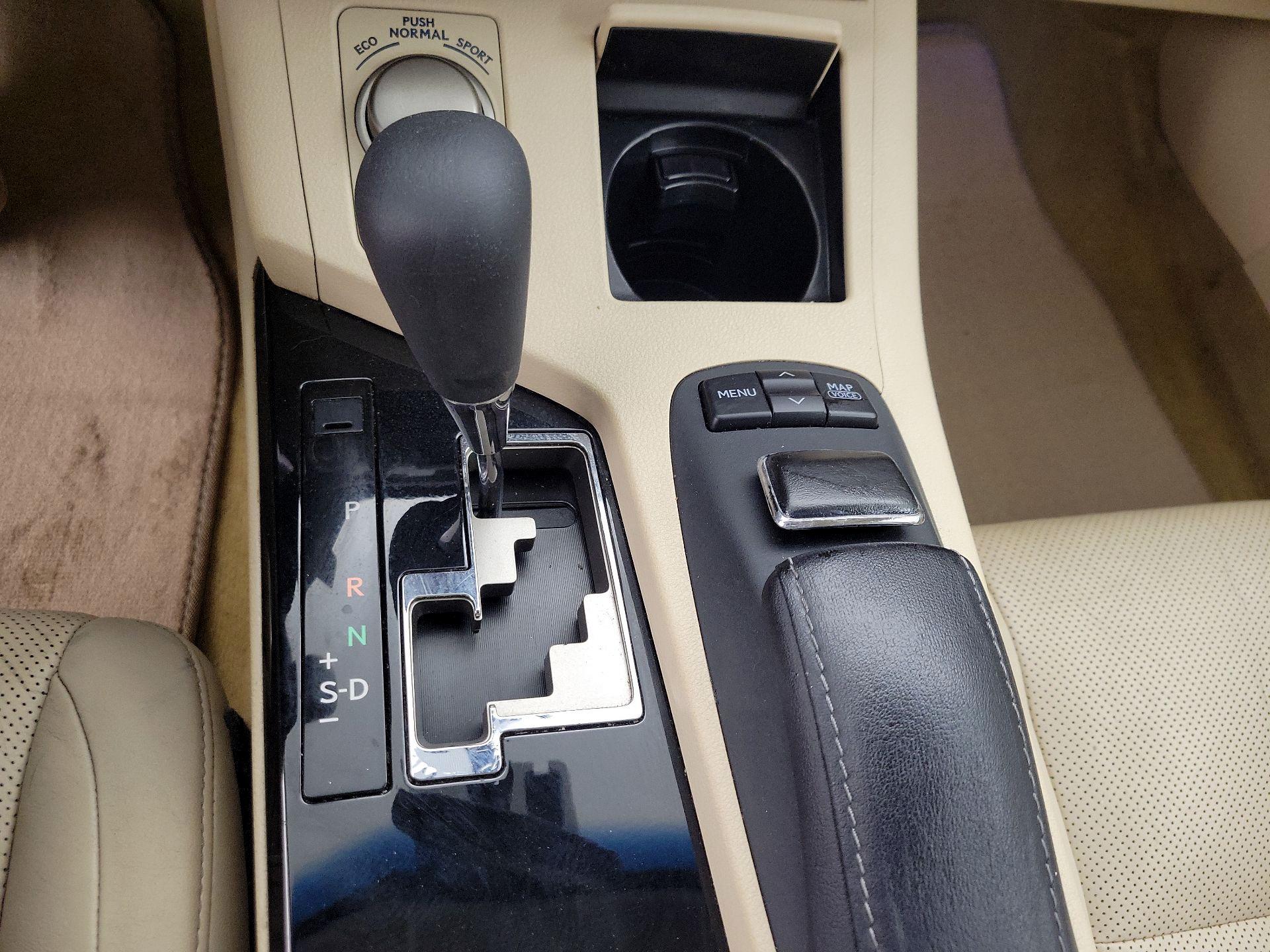 Thumbnail: 2014 Lexus ES - 18
