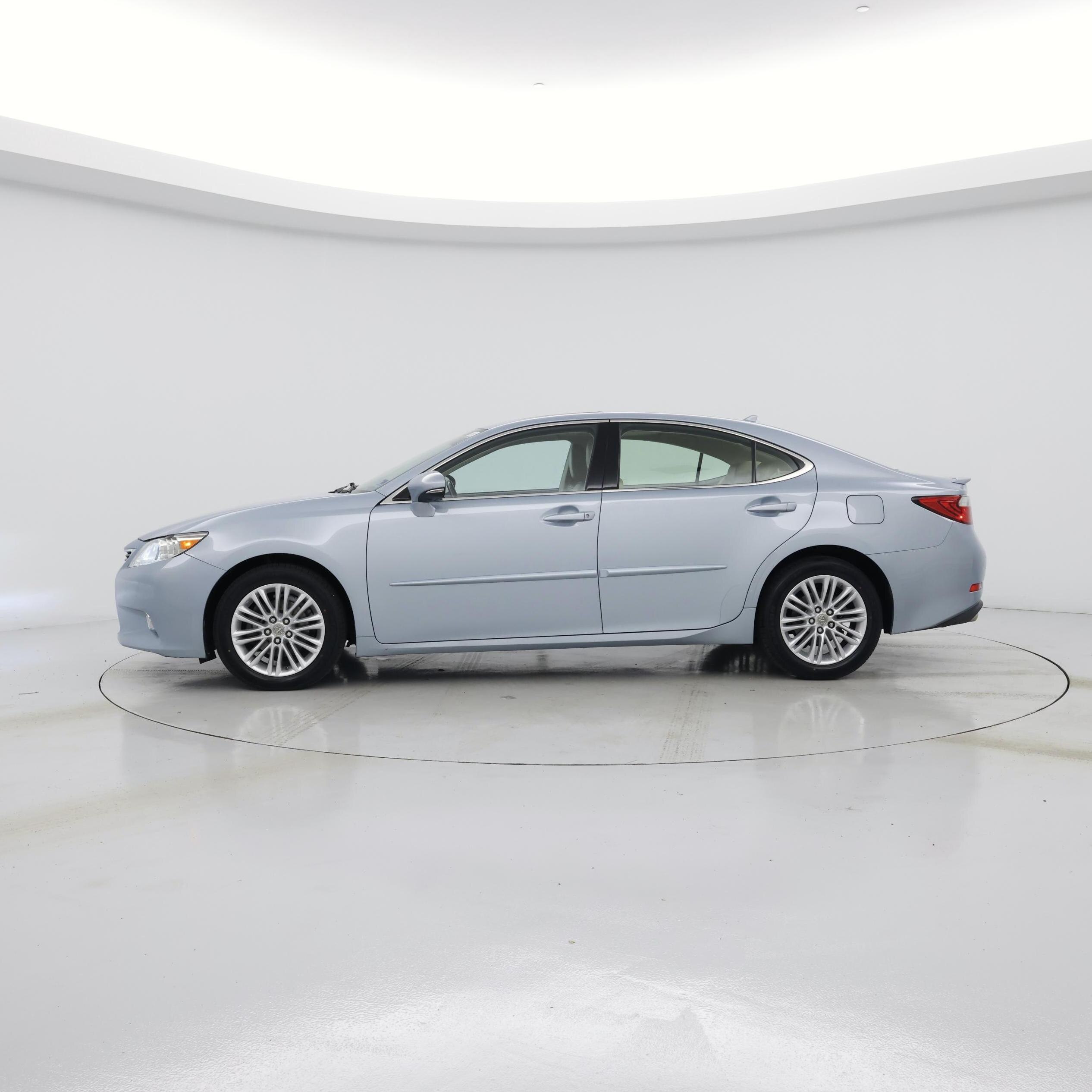 Thumbnail: 2014 Lexus ES - 3