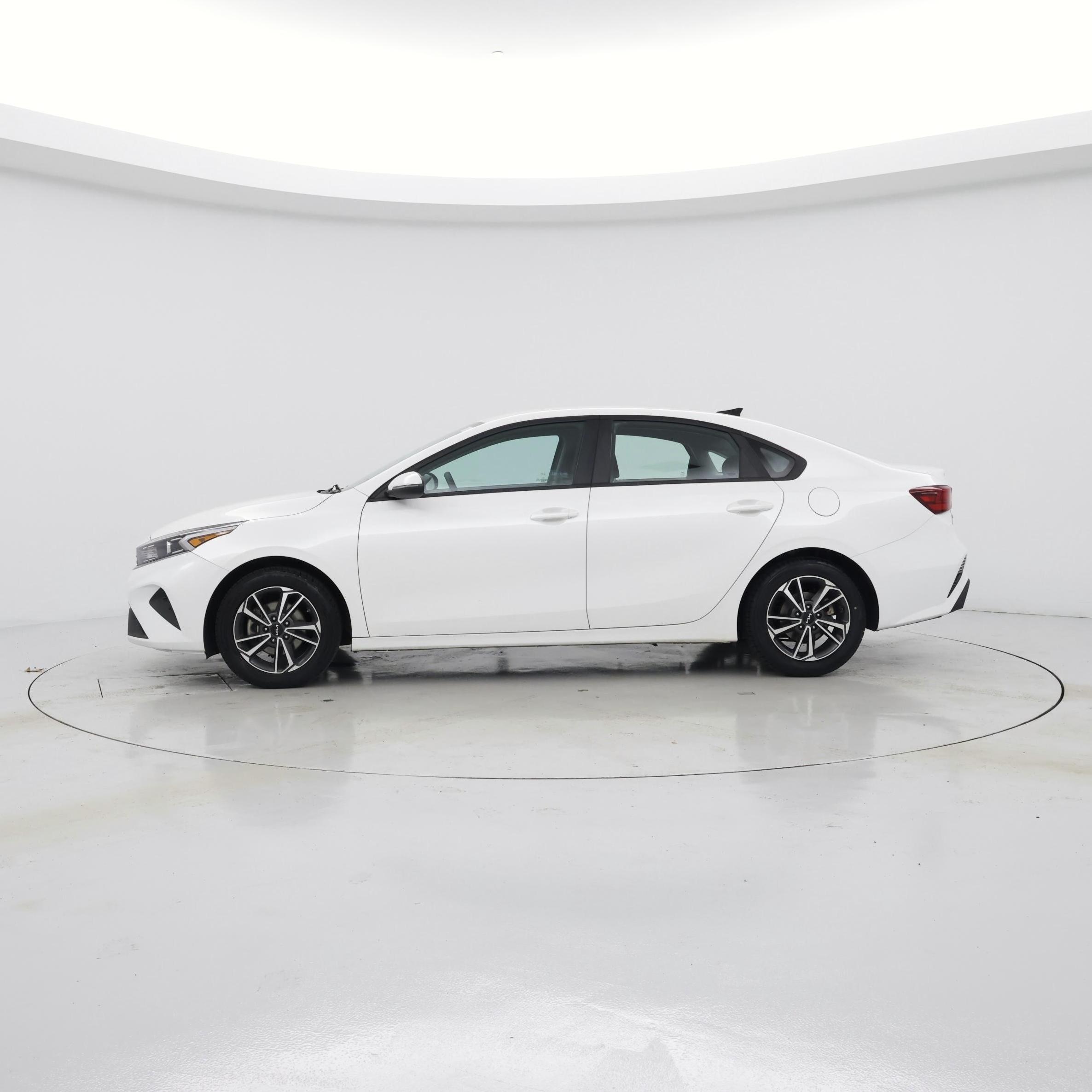 Thumbnail: 2023 Kia Forte - 3