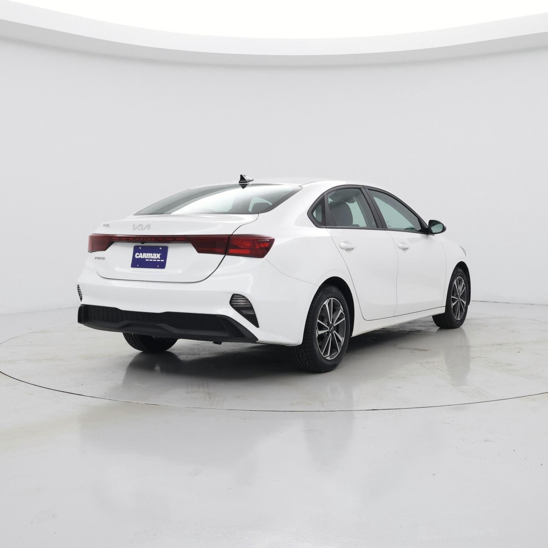 Thumbnail: 2023 Kia Forte - 8