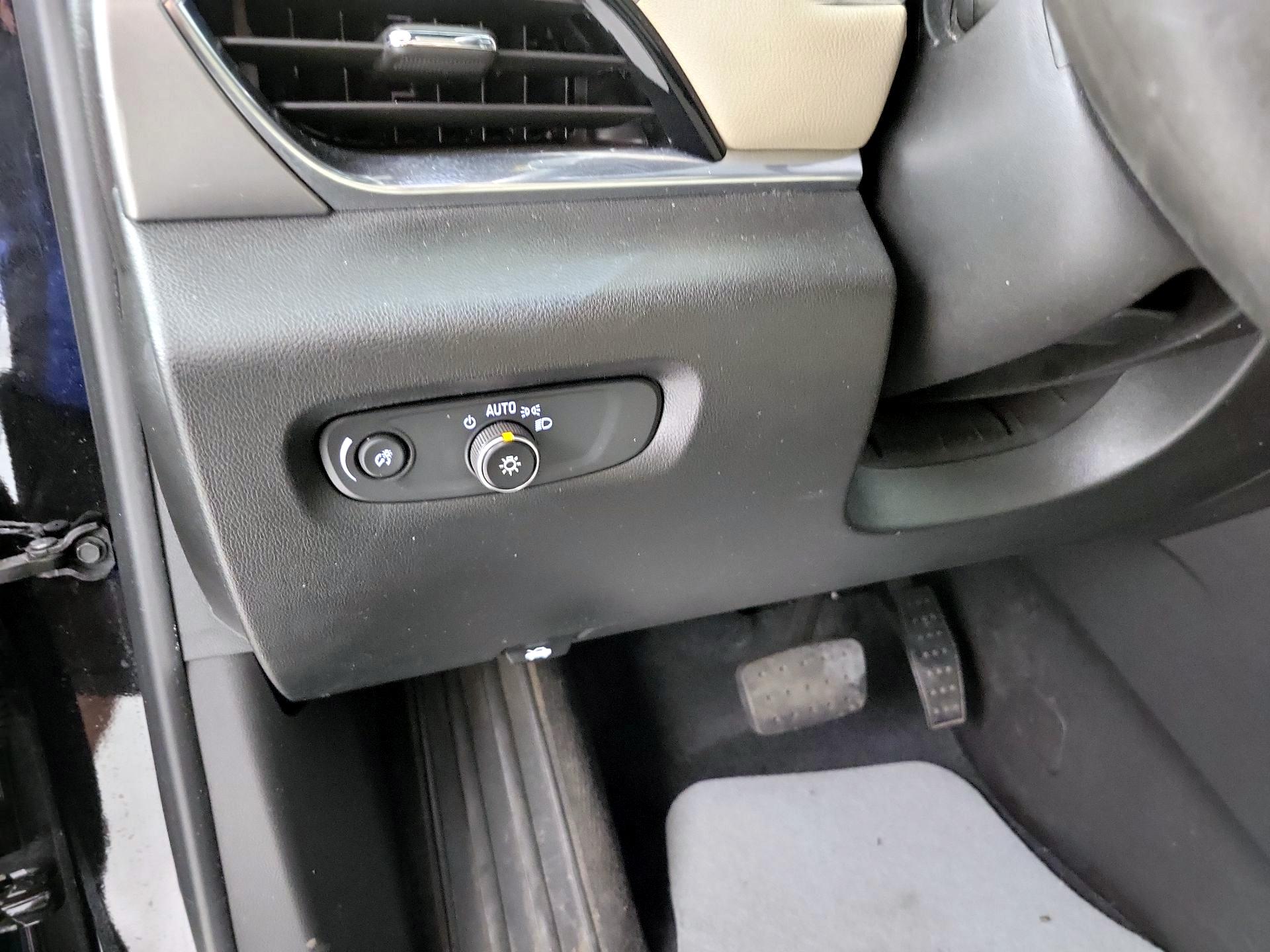 Thumbnail: 2022 Chevrolet Traverse - 13