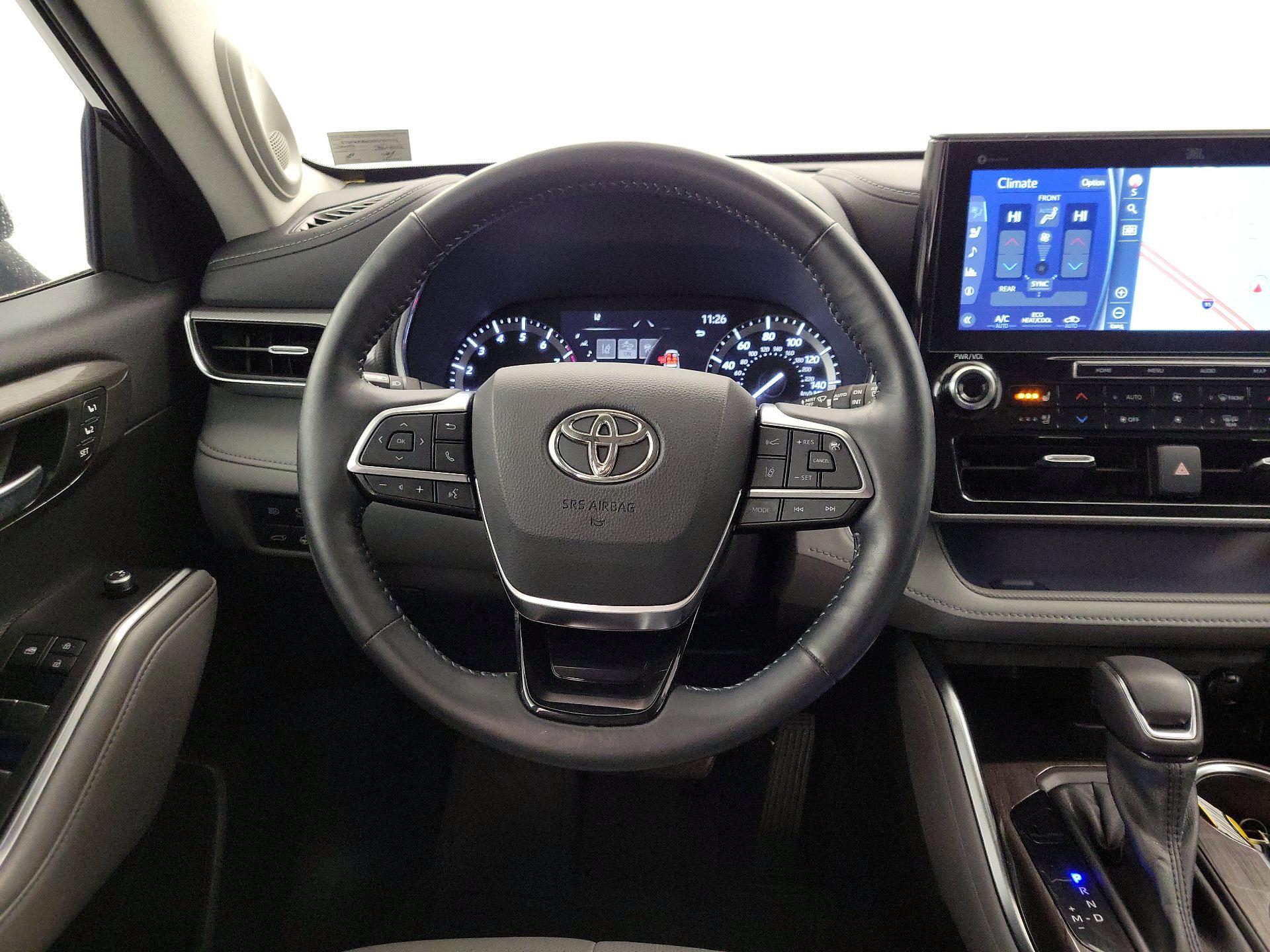 Thumbnail: 2021 Toyota Highlander - 10