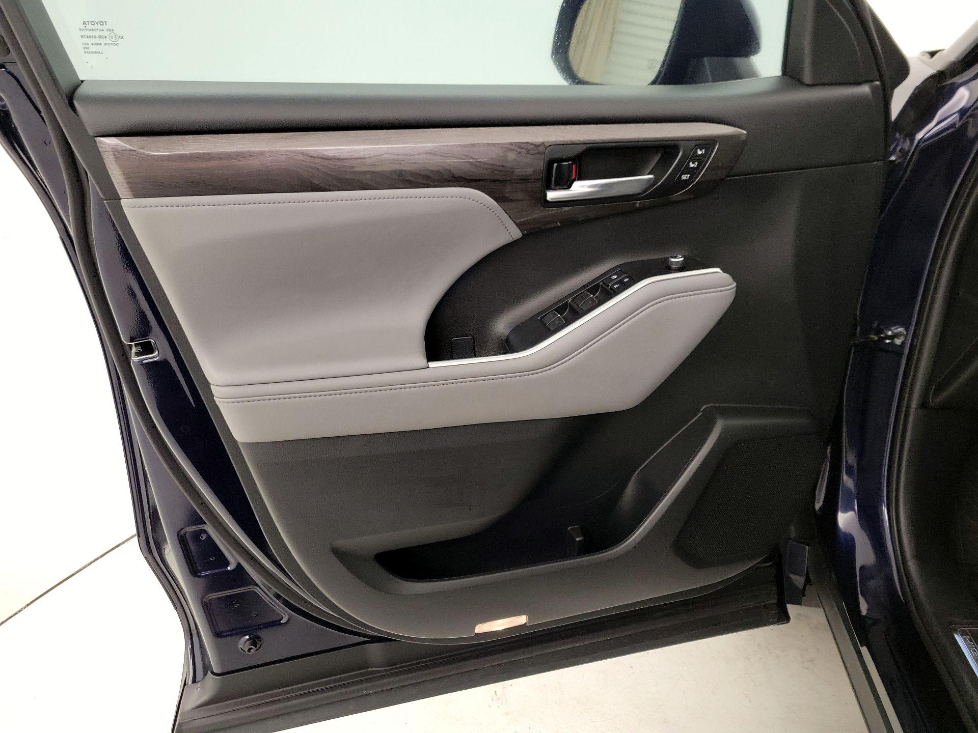 Thumbnail: 2021 Toyota Highlander - 12