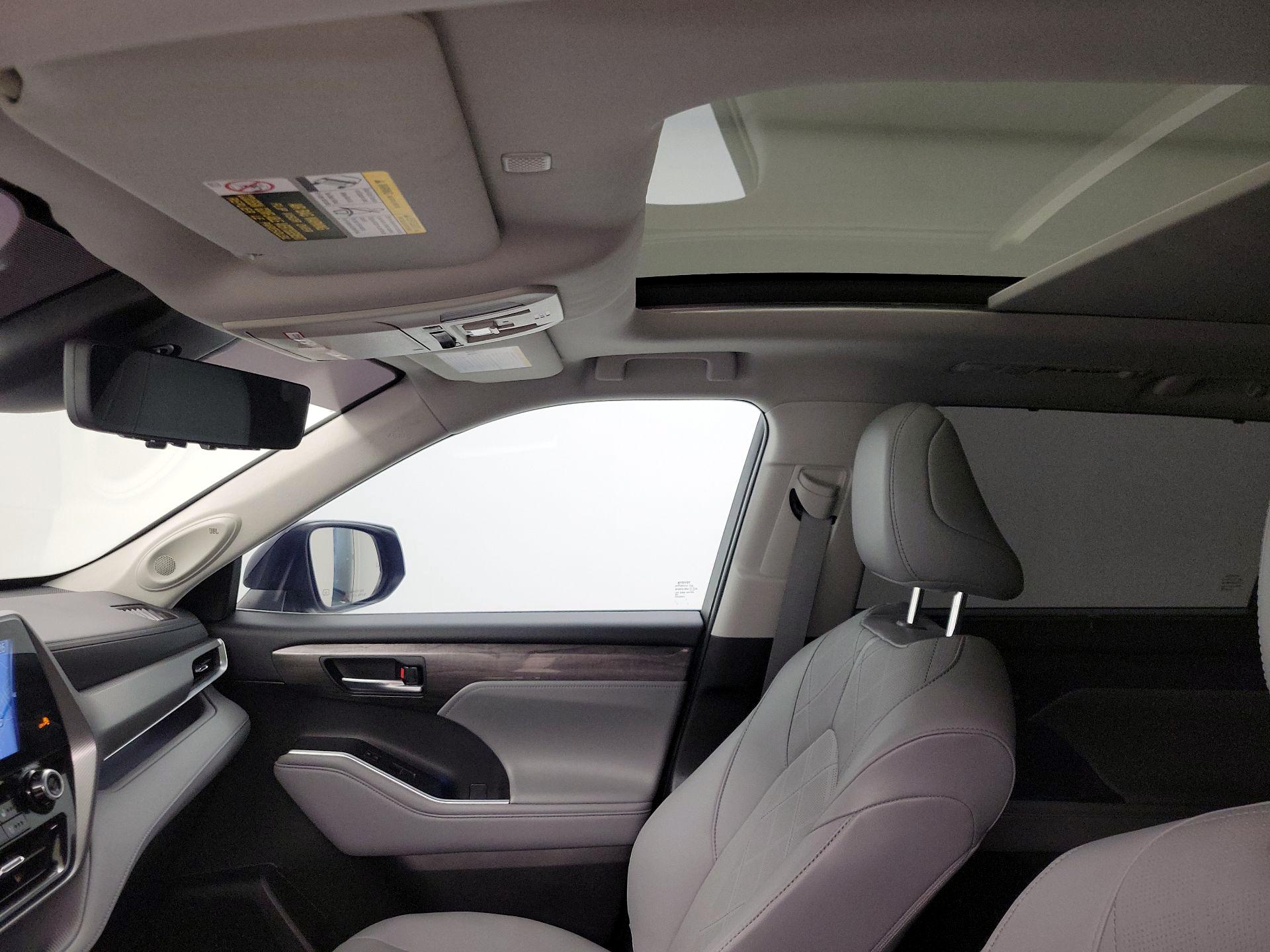 Thumbnail: 2021 Toyota Highlander - 20