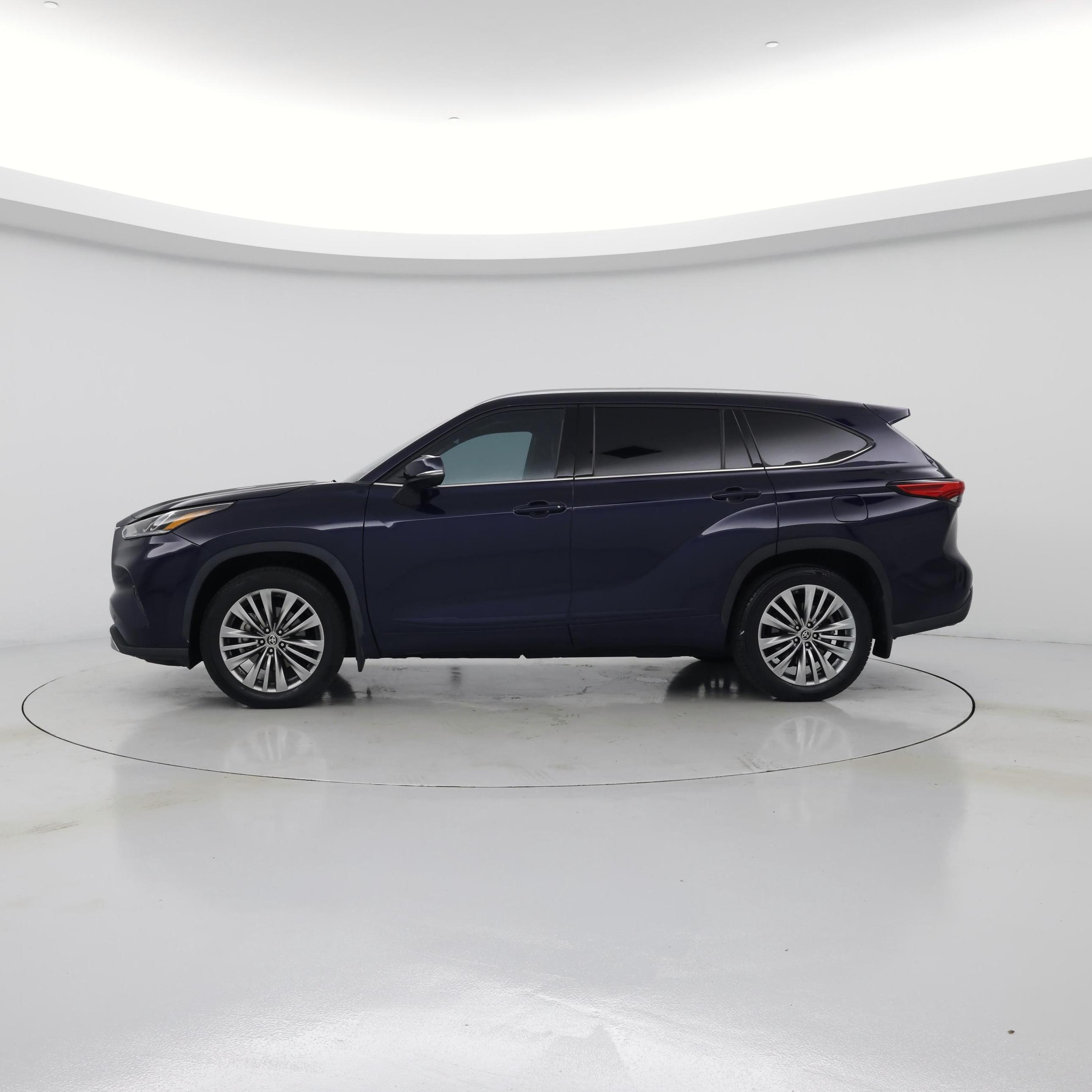 Thumbnail: 2021 Toyota Highlander - 3