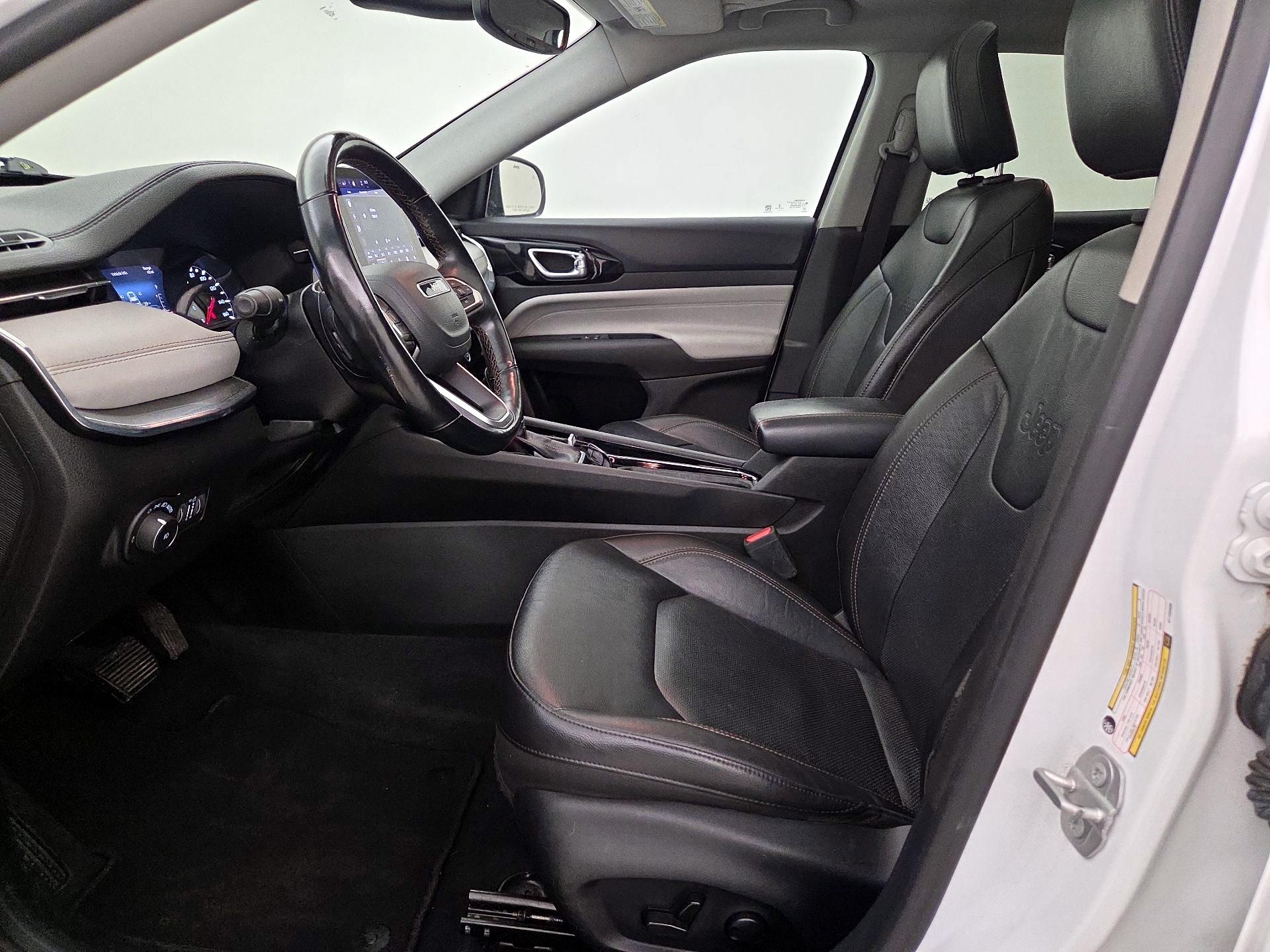 Thumbnail: 2022 Jeep Compass - 11
