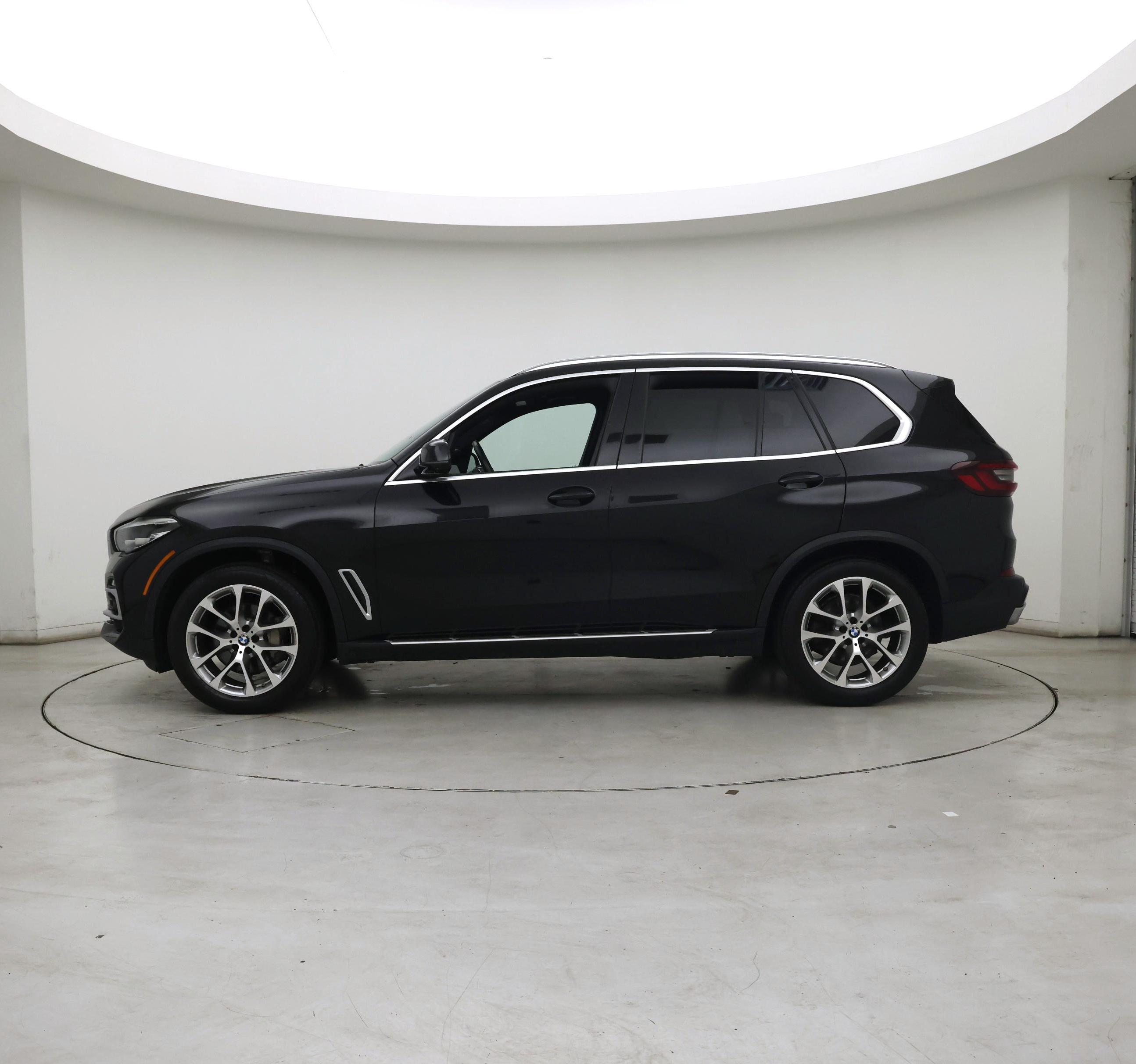 Thumbnail: 2021 BMW X5 - 3