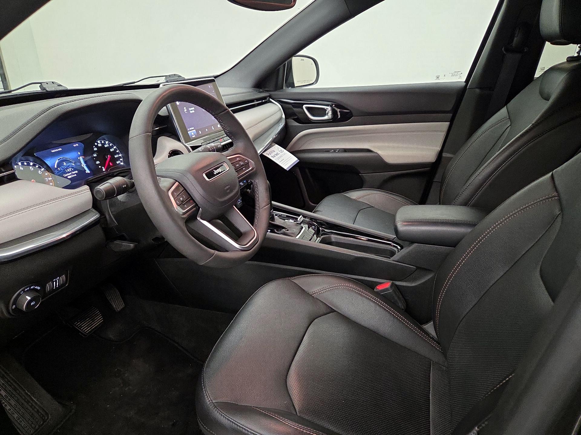 Thumbnail: 2023 Jeep Compass - 11