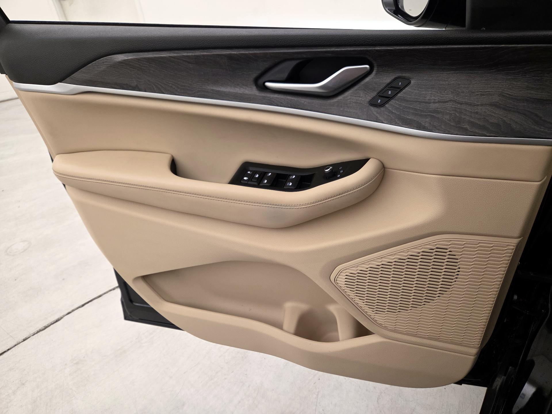 Thumbnail: 2023 Jeep Grand Cherokee - 12