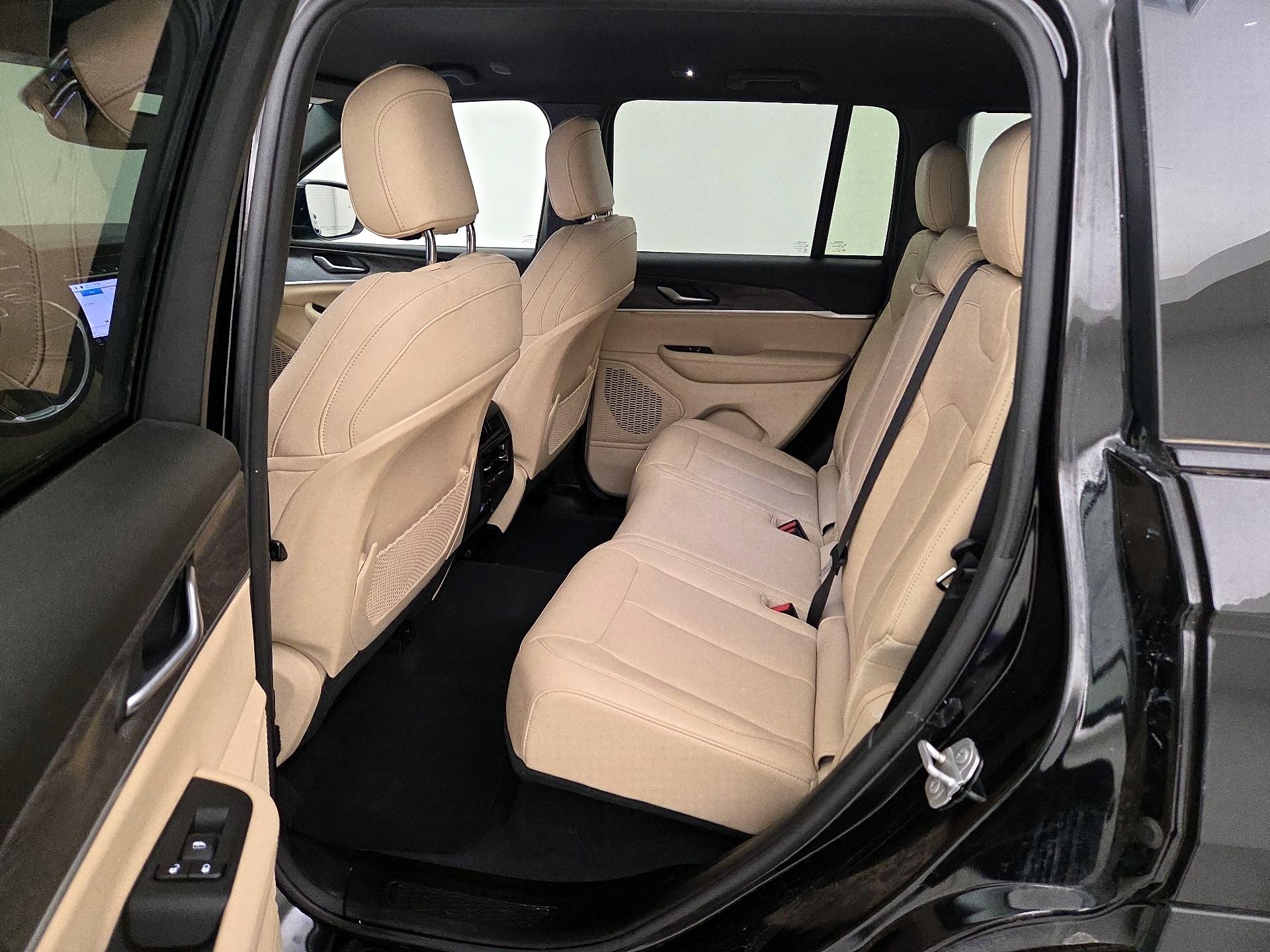 Thumbnail: 2023 Jeep Grand Cherokee - 18