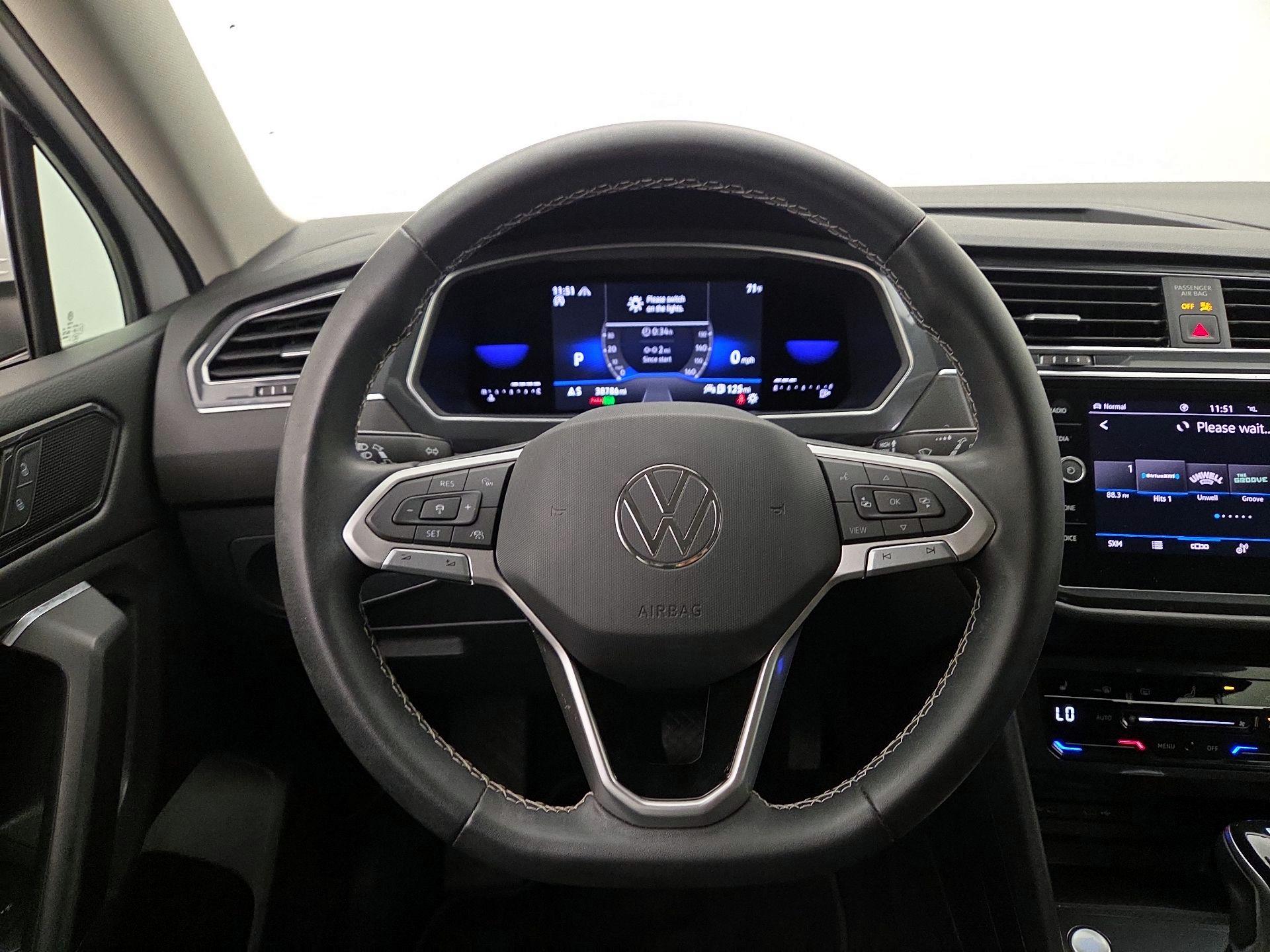 Thumbnail: 2023 Volkswagen Tiguan - 10