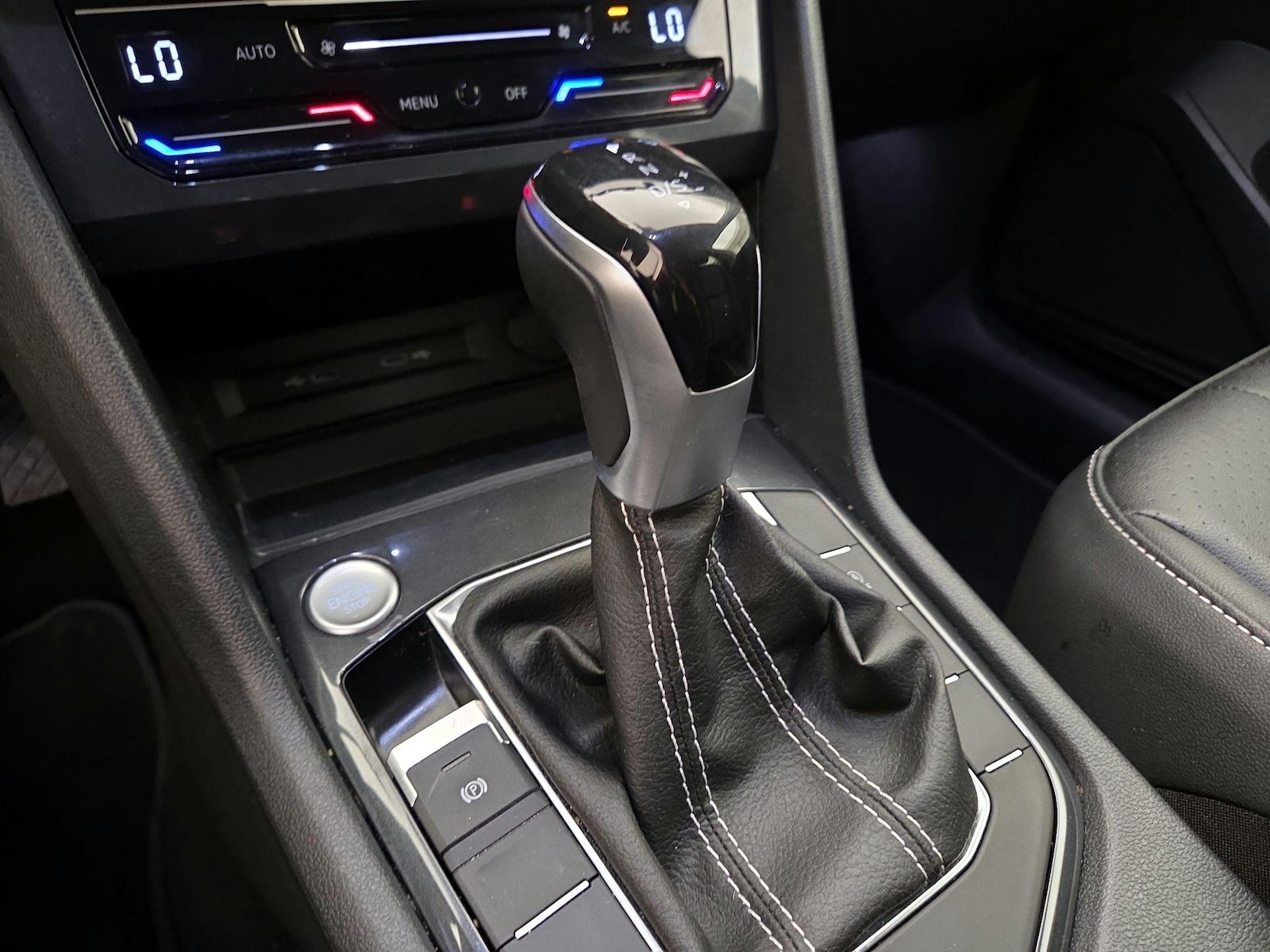 2023 Volkswagen Tiguan SE - Photo 18