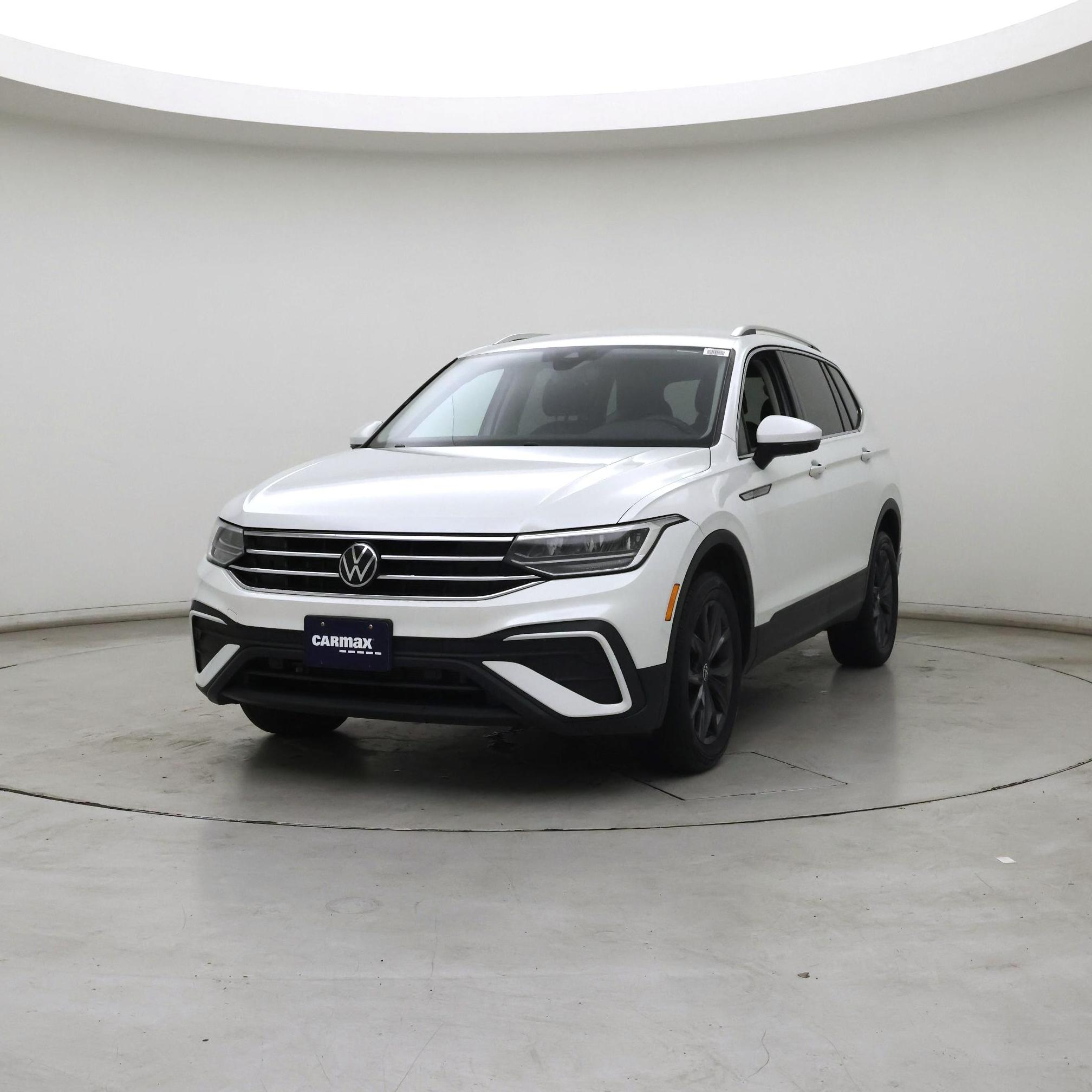 Thumbnail: 2023 Volkswagen Tiguan - 4