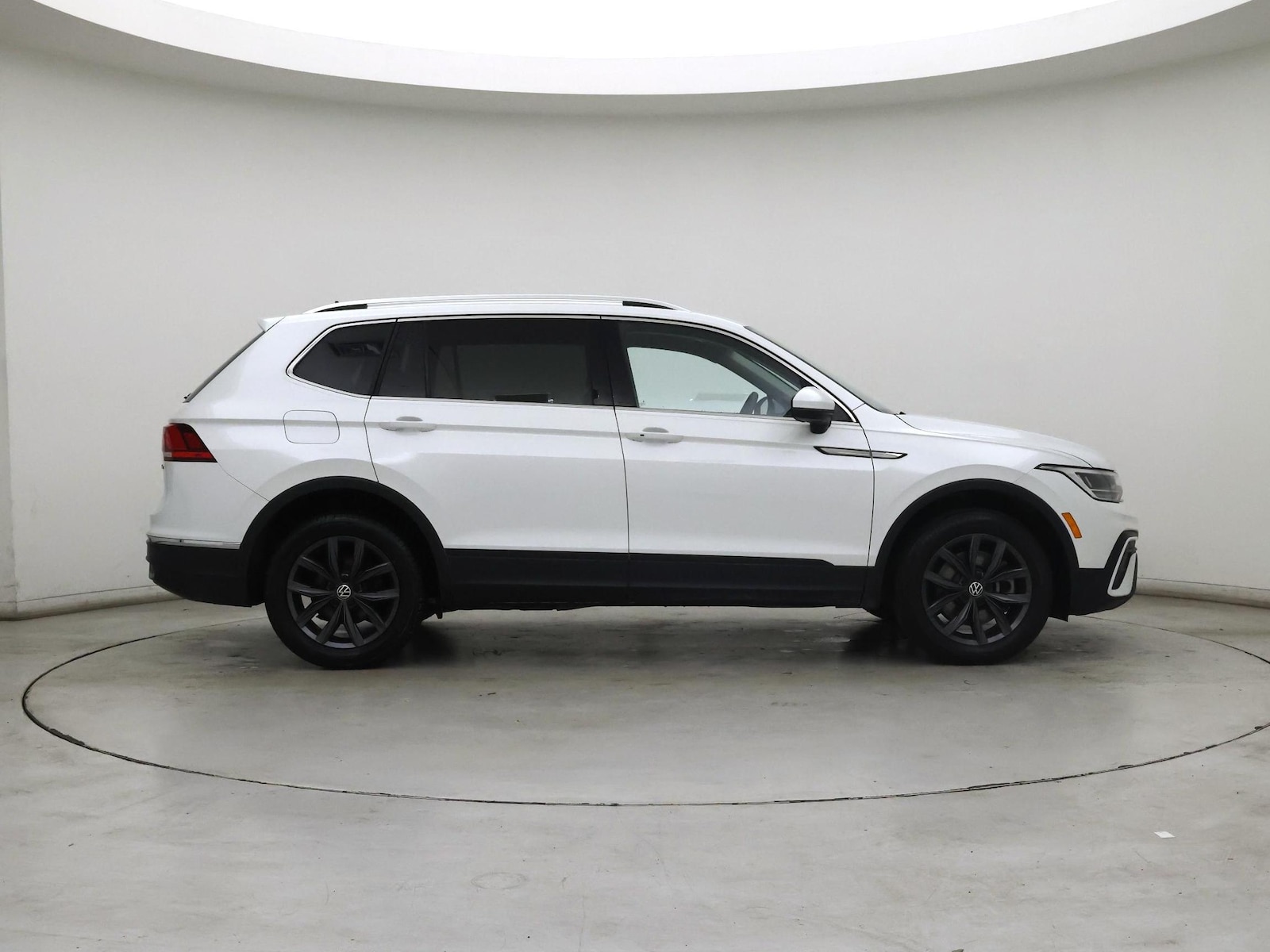 2023 Volkswagen Tiguan SE - Photo 8
