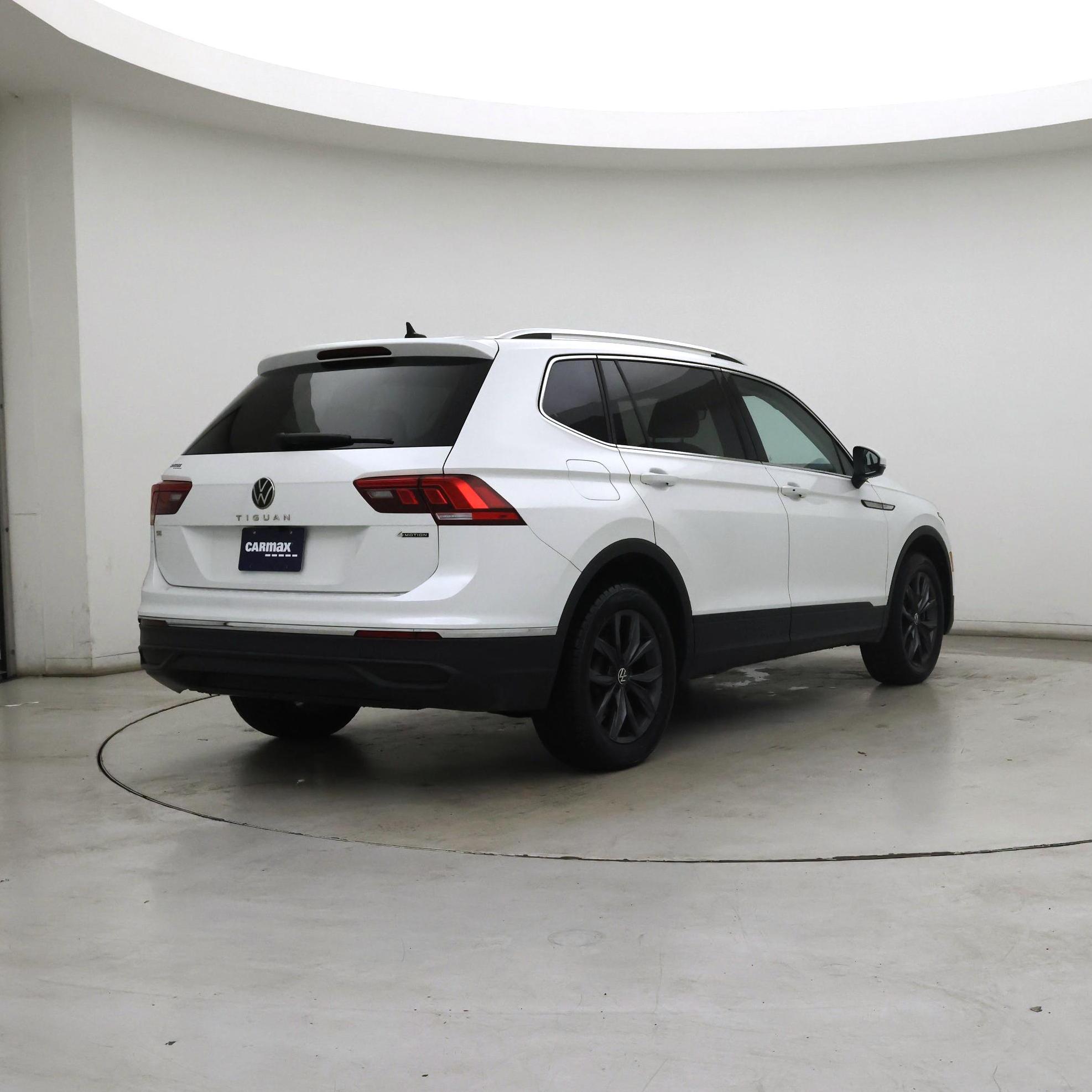 Thumbnail: 2023 Volkswagen Tiguan - 8
