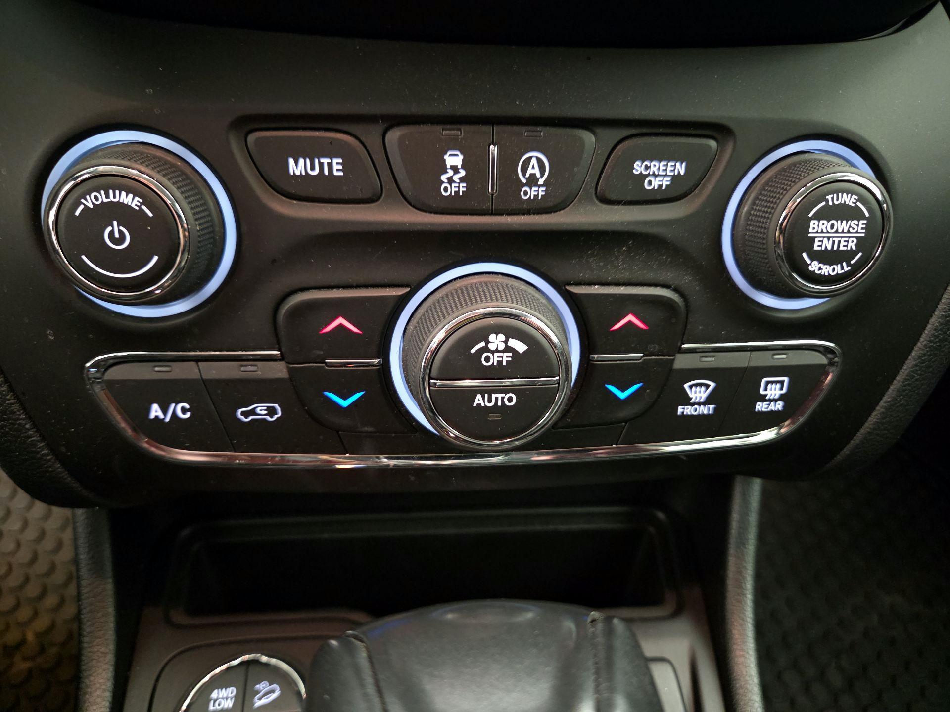 Thumbnail: 2022 Jeep Cherokee - 15