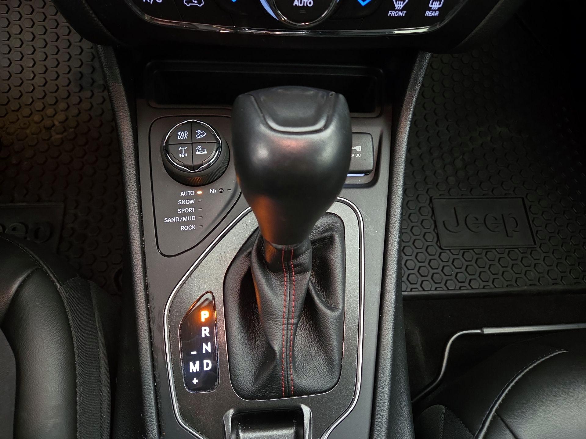 Thumbnail: 2022 Jeep Cherokee - 16