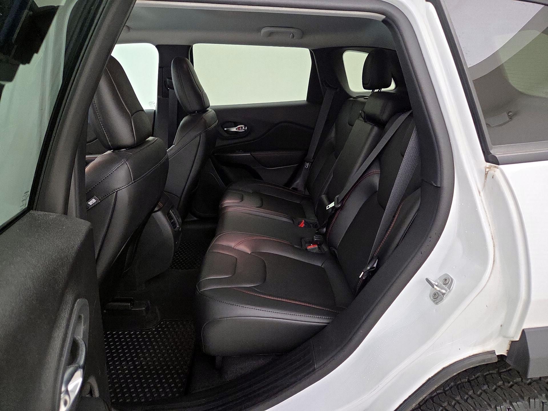 Thumbnail: 2022 Jeep Cherokee - 18