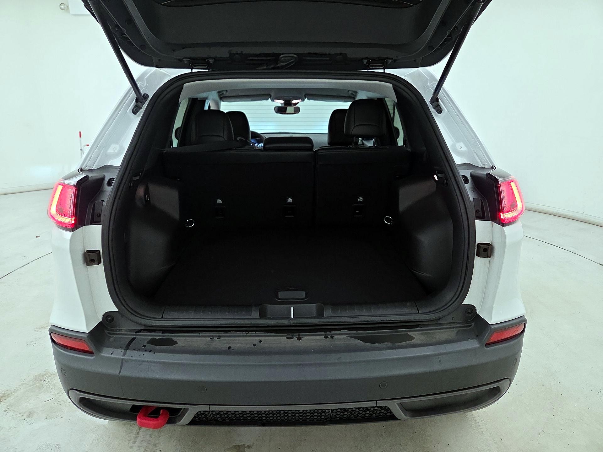 Thumbnail: 2022 Jeep Cherokee - 19