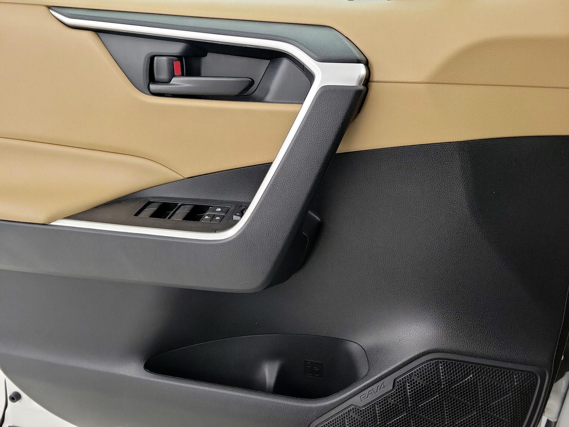 Thumbnail: 2021 Toyota RAV4 - 12