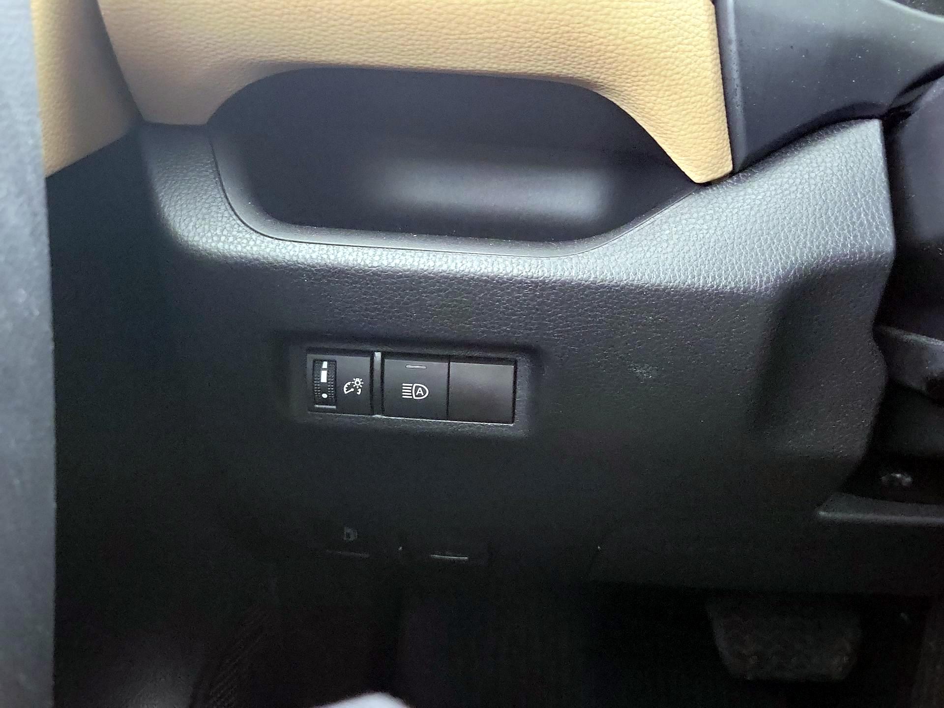 Thumbnail: 2021 Toyota RAV4 - 13