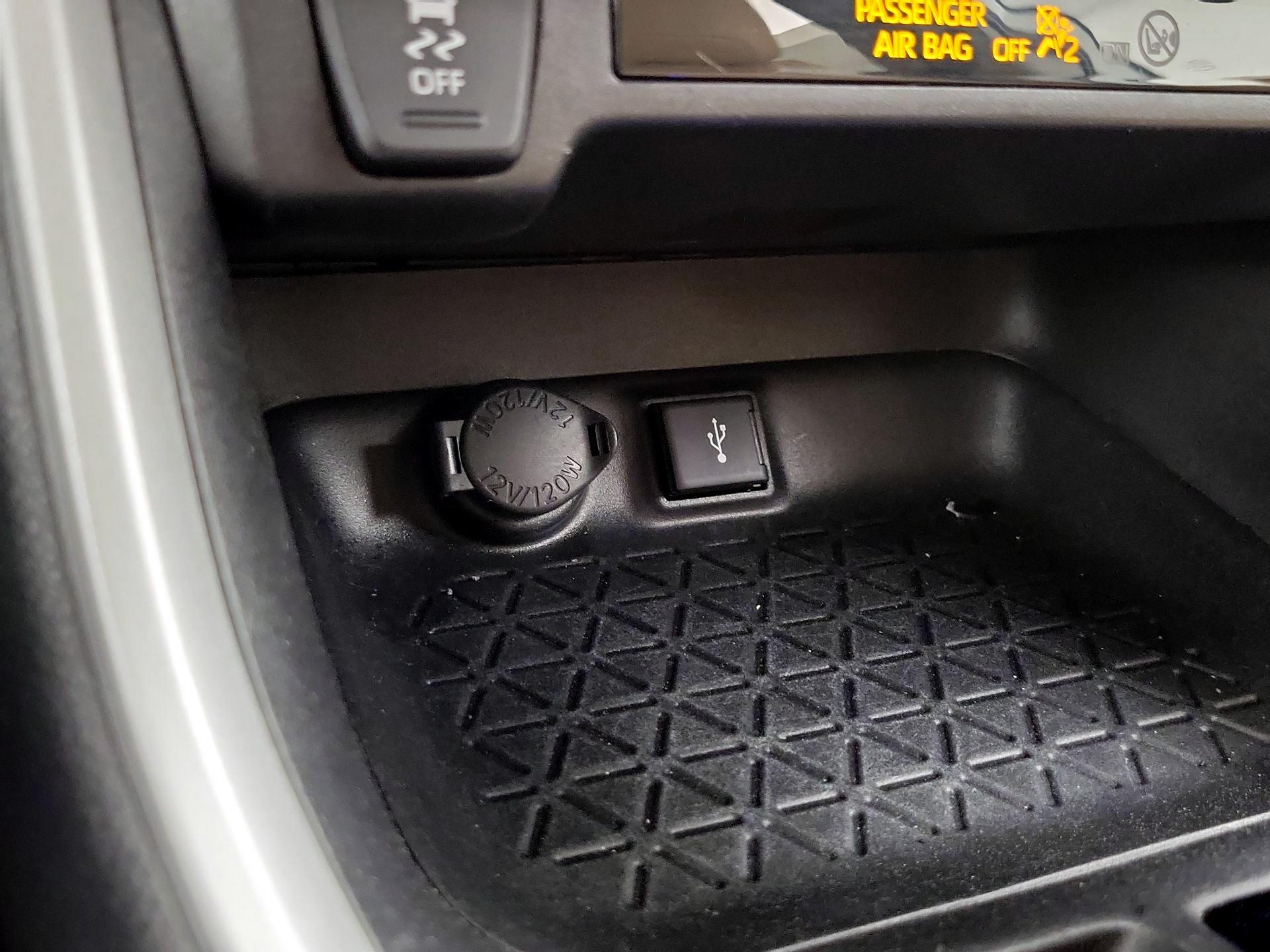 Thumbnail: 2021 Toyota RAV4 - 18