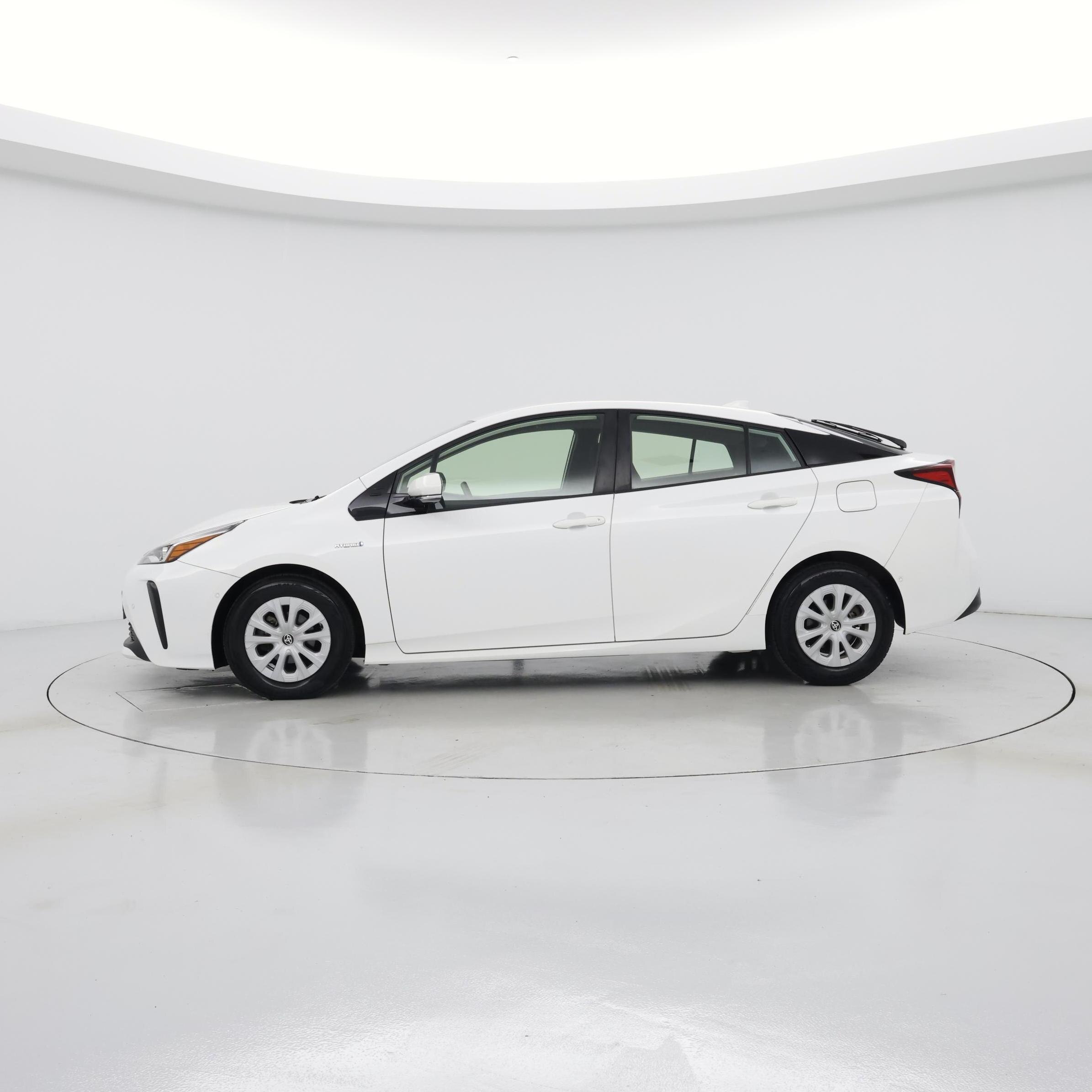 Thumbnail: 2019 Toyota Prius - 3