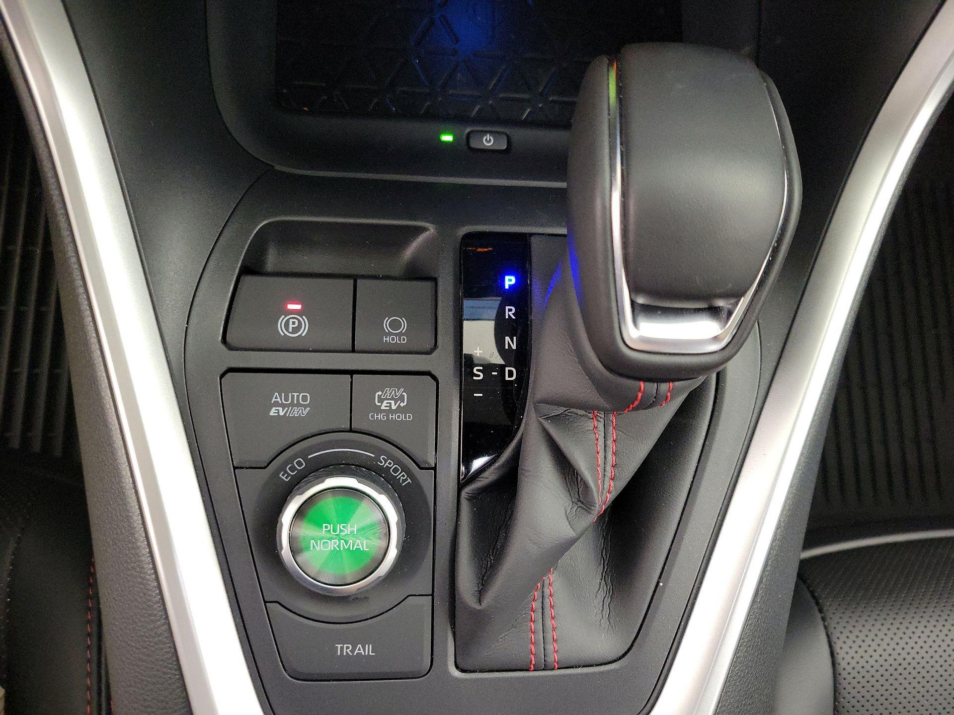 Thumbnail: 2025 Toyota RAV4 - 17