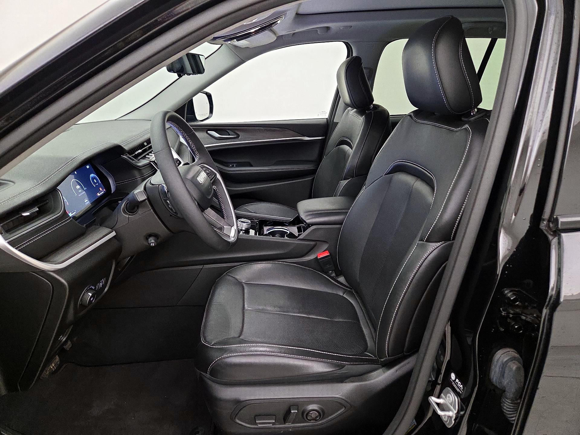 Thumbnail: 2023 Jeep Grand Cherokee - 11