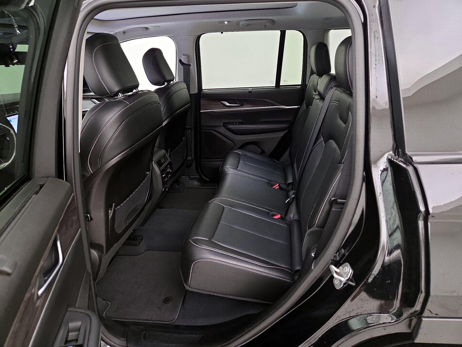 Thumbnail: 2023 Jeep Grand Cherokee - 18