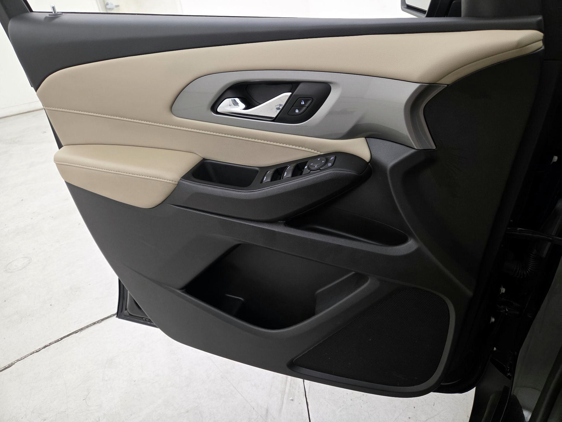 Thumbnail: 2023 Chevrolet Traverse - 12