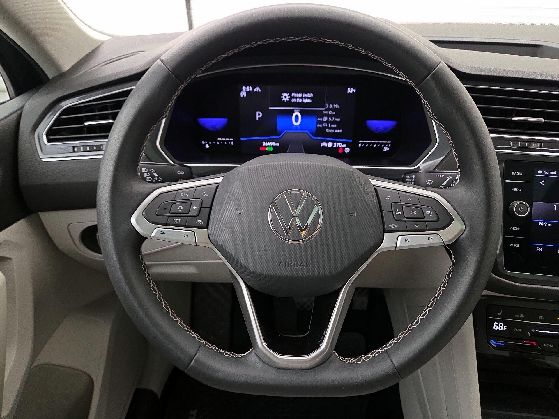 Thumbnail: 2023 Volkswagen Tiguan - 10